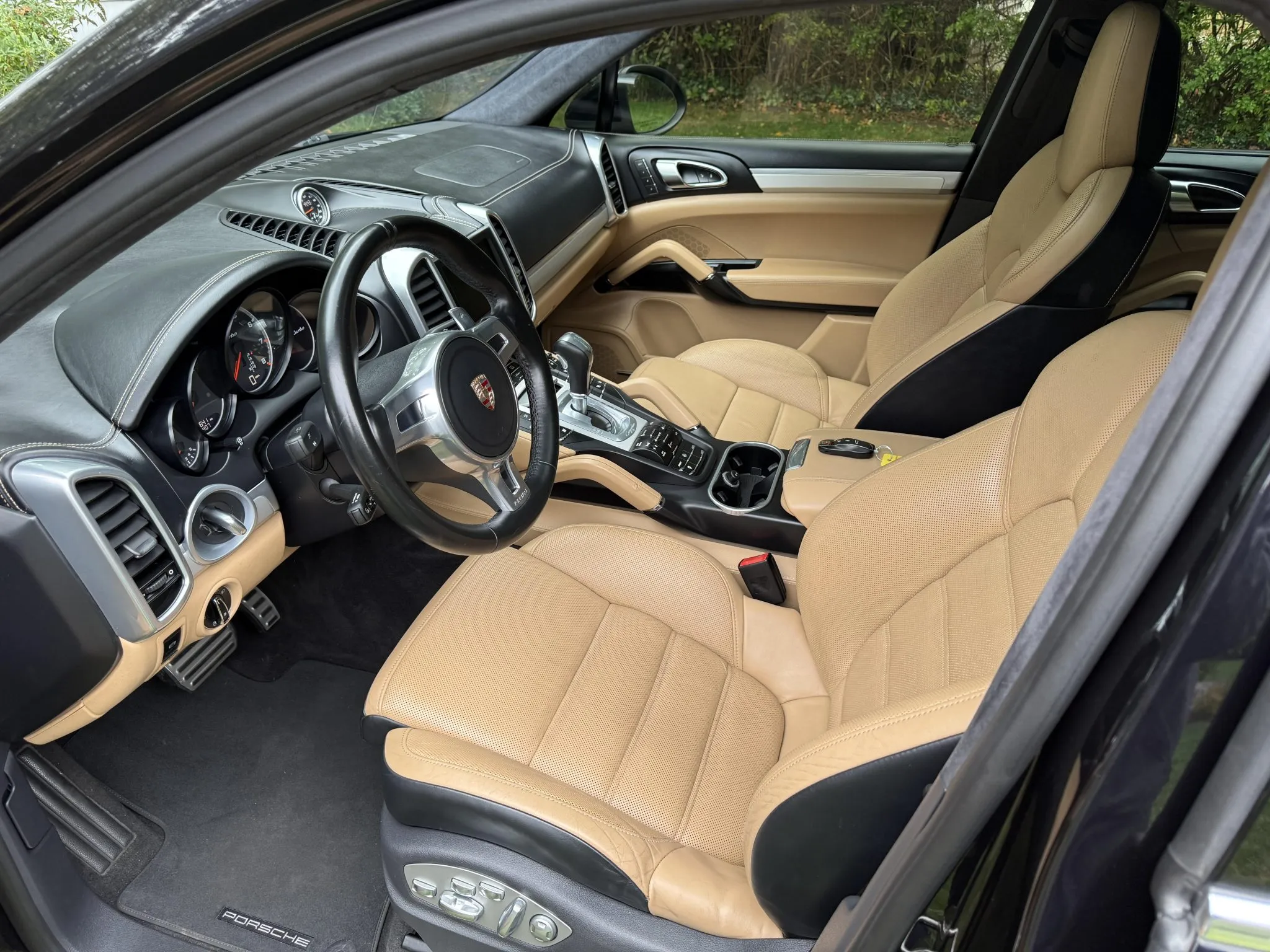 Load larger image of 2014 Porsche Cayenne Turbo - Stuttcars Classified