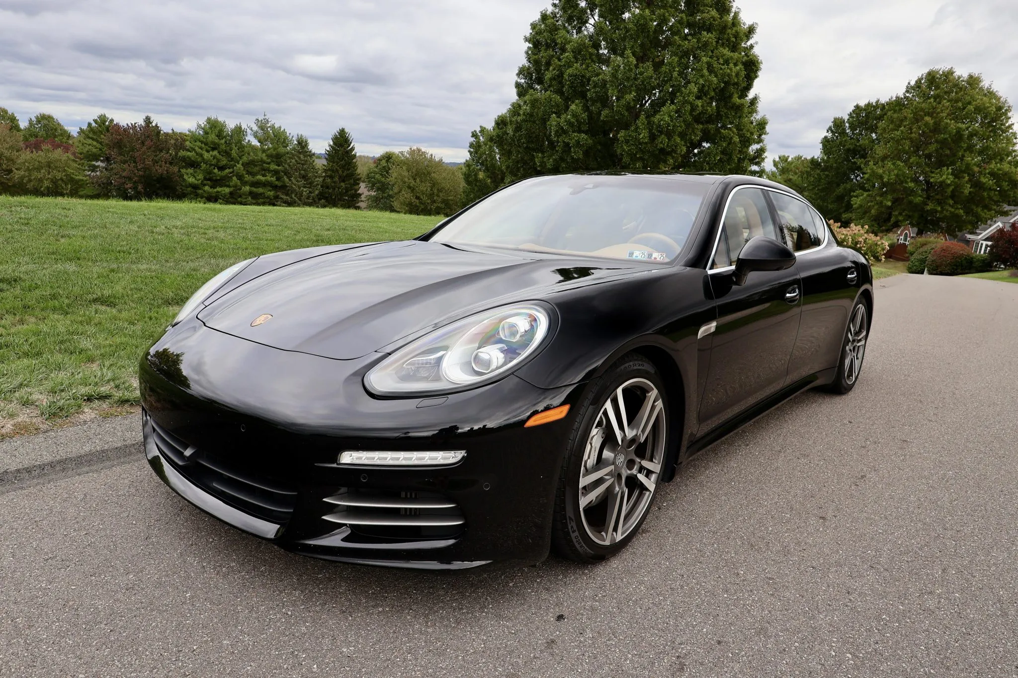 Load larger image of 2014 Porsche Panamera 4S Executive - Stuttcars Classified