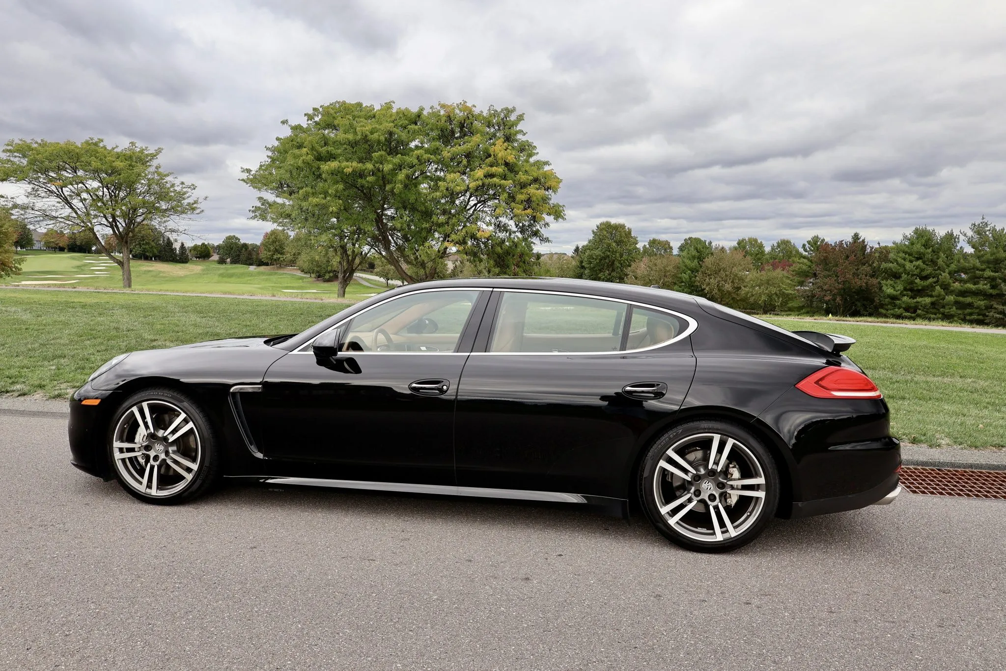 Load larger image of 2014 Porsche Panamera 4S Executive - Stuttcars Classified
