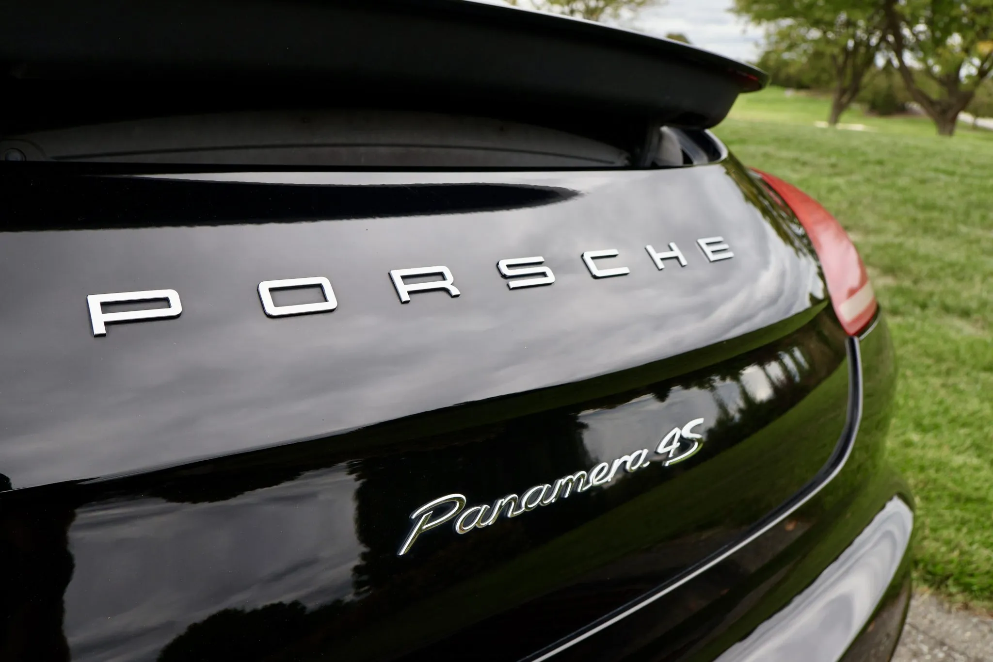 Load larger image of 2014 Porsche Panamera 4S Executive - Stuttcars Classified