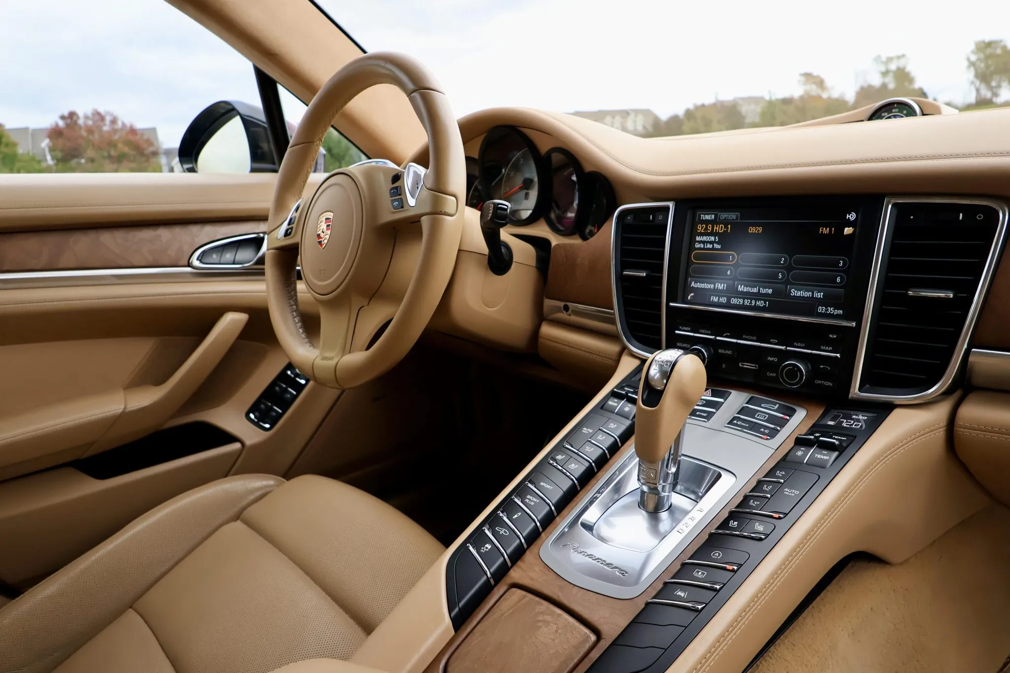 Load larger image of 2014 Porsche Panamera 4S Executive - Stuttcars Classified