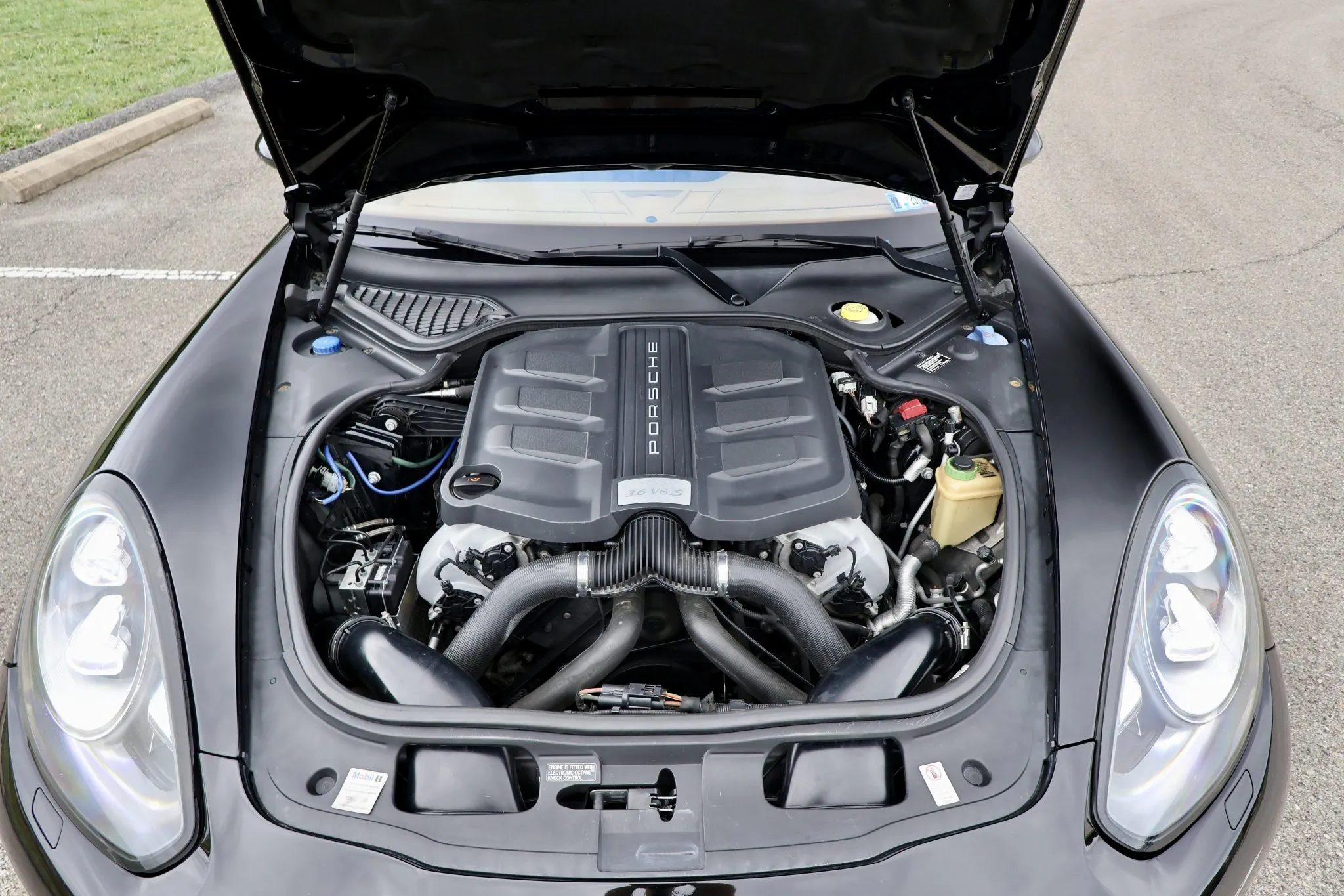 Load larger image of 2014 Porsche Panamera 4S Executive - Stuttcars Classified