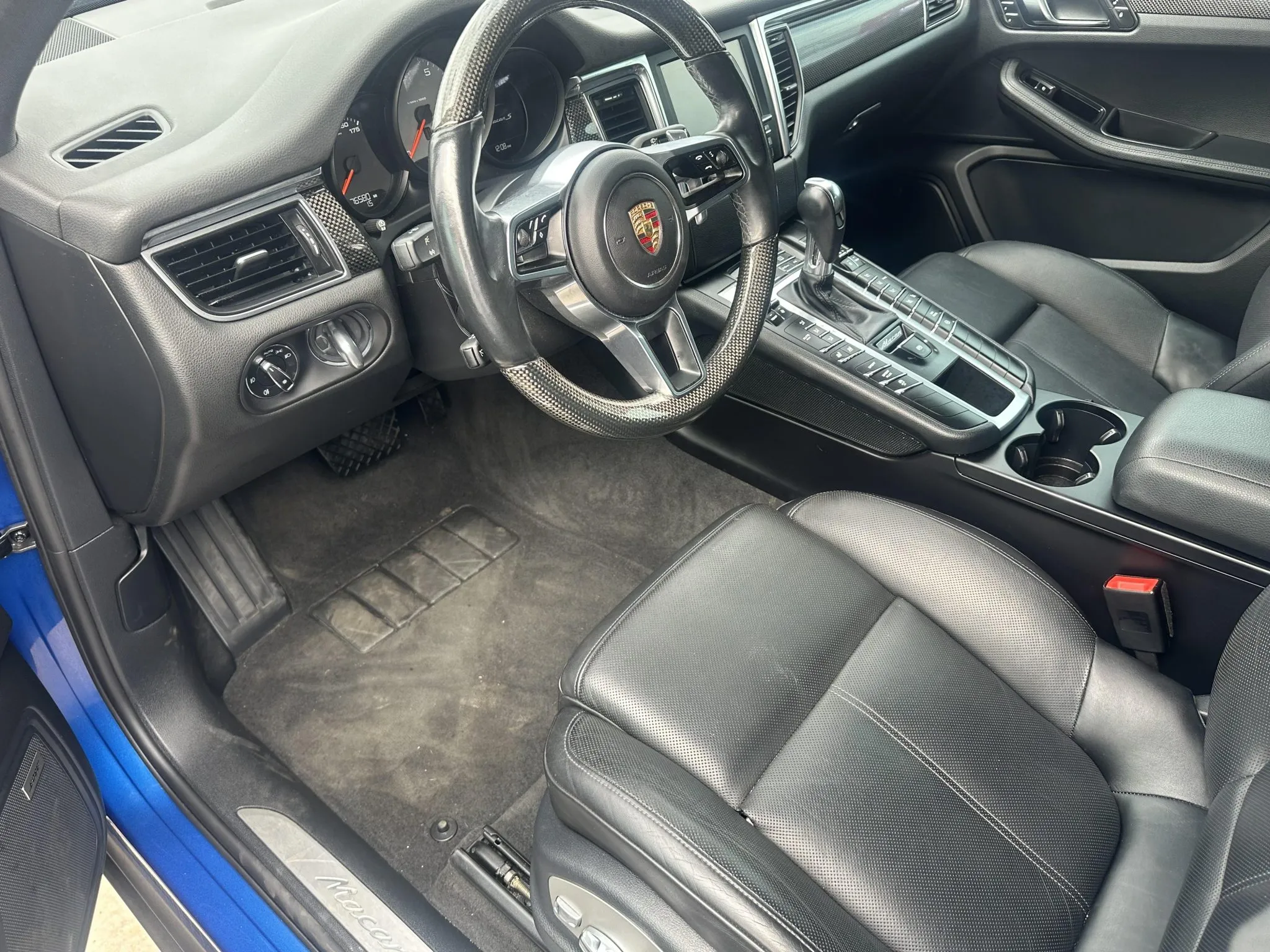 Load larger image of 2016 Porsche Macan S - Stuttcars Classified