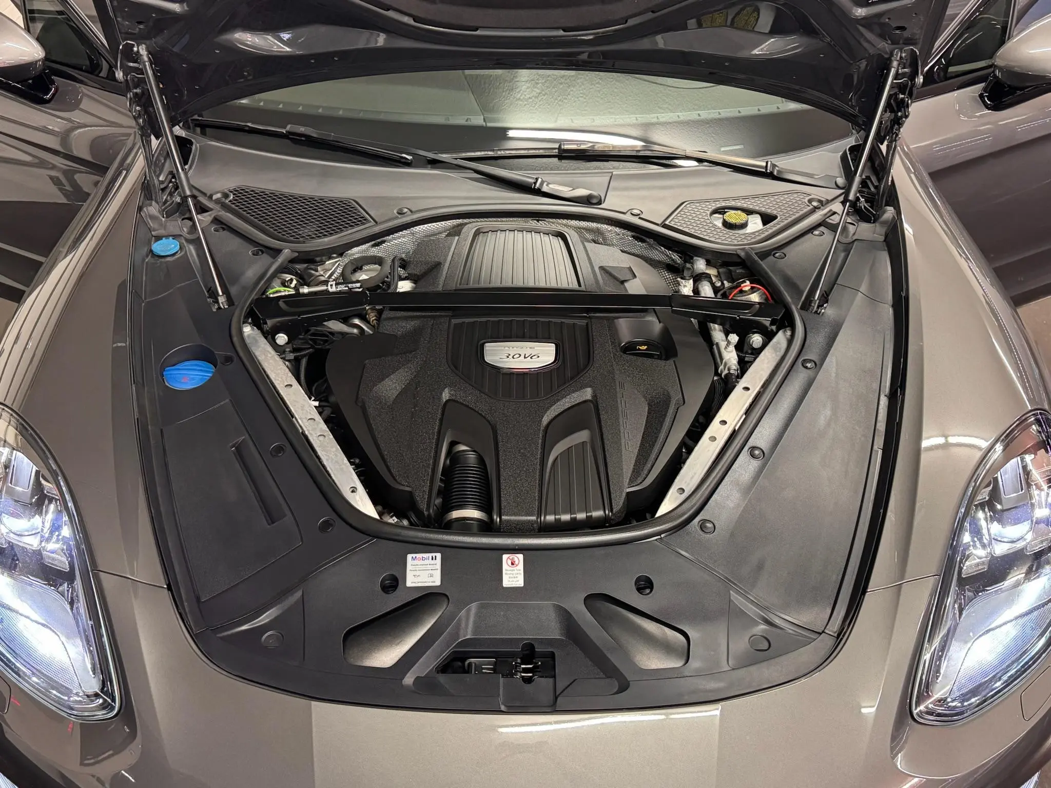 Load larger image of 2017 Porsche Panamera - Stuttcars Classified