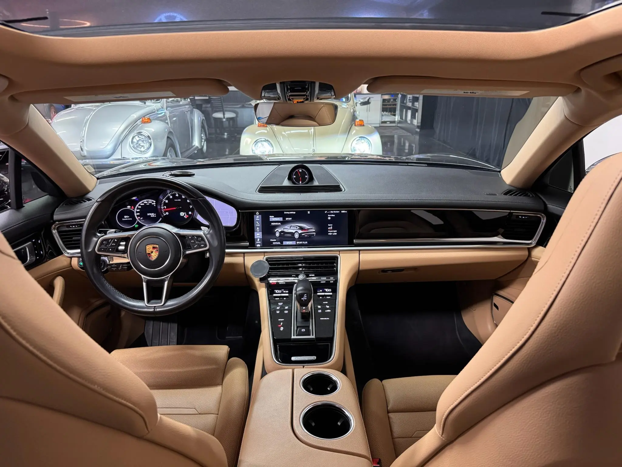 Load larger image of 2017 Porsche Panamera - Stuttcars Classified