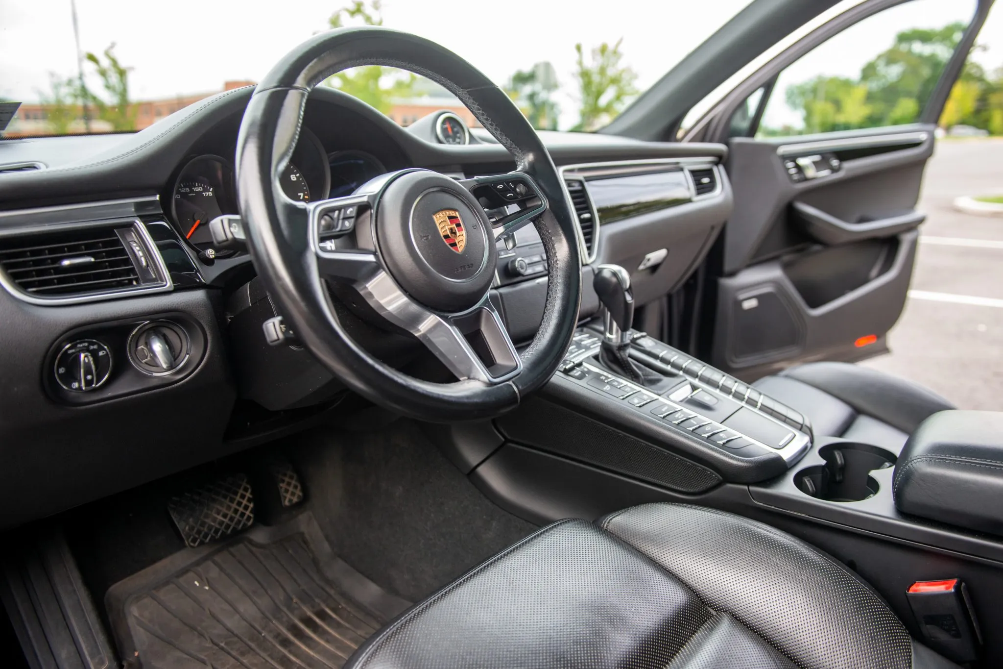 Load larger image of 2018 Porsche Macan GTS - Stuttcars Classified