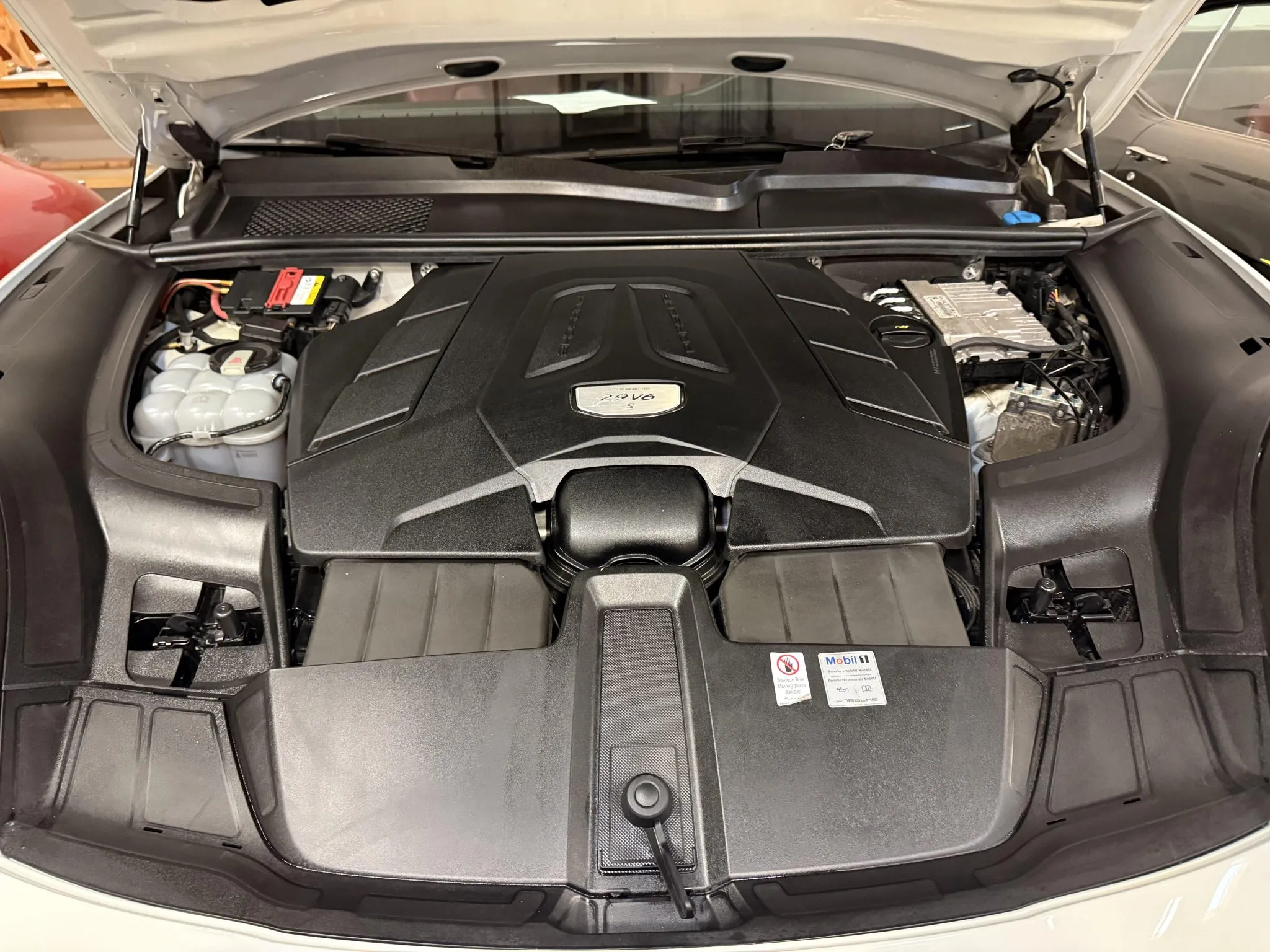 Load larger image of 2019 Porsche Cayenne S - Stuttcars Classified