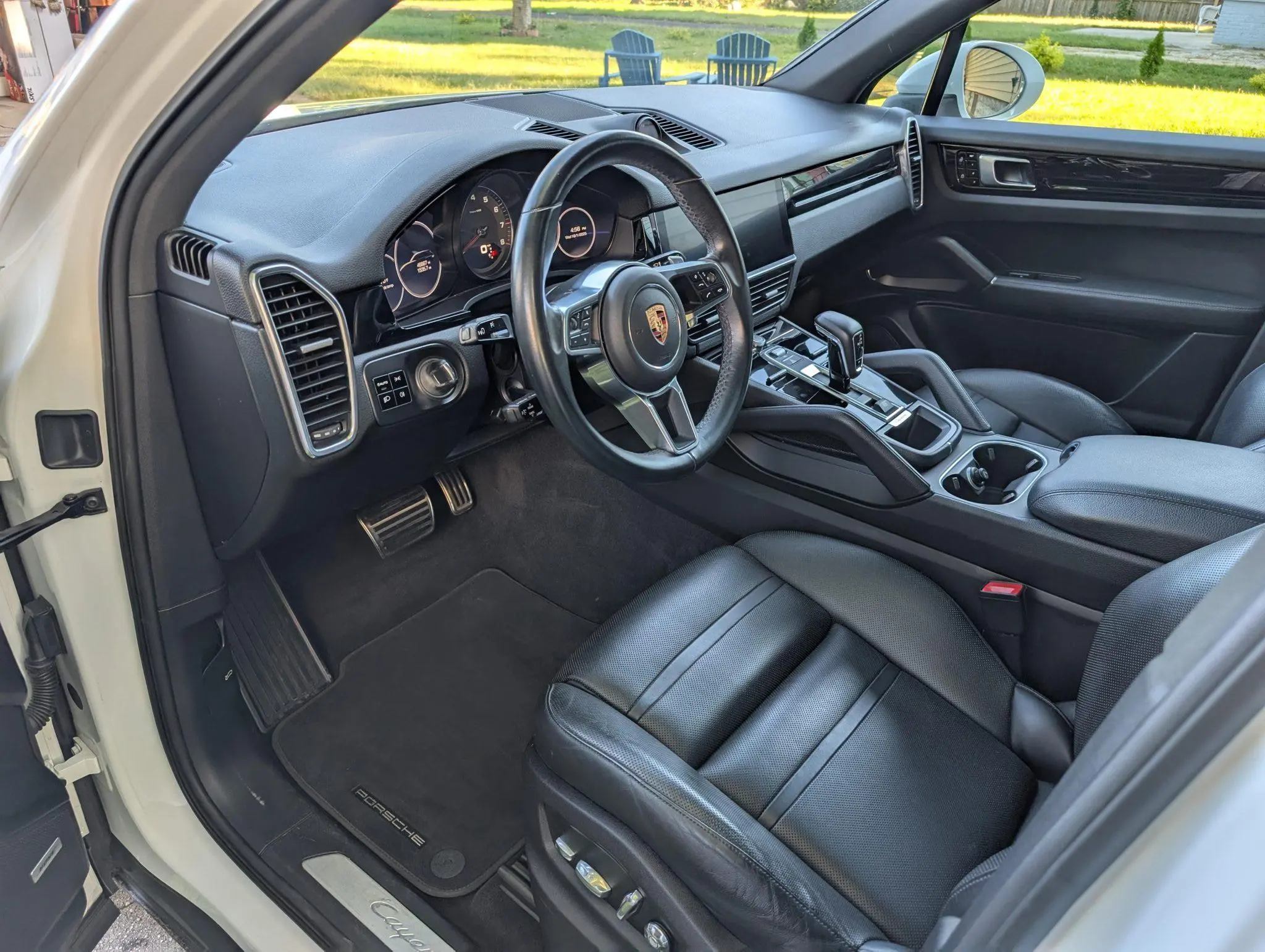 Load larger image of 2019 Porsche Cayenne S - Stuttcars Classified