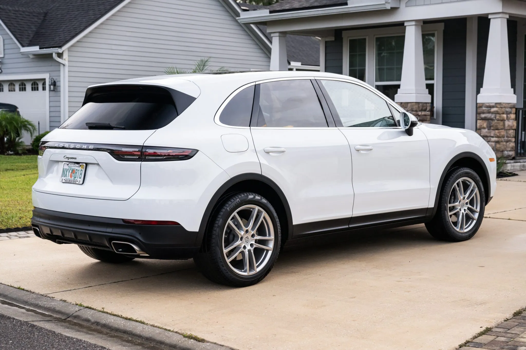 Load larger image of 2019 Porsche Cayenne - Stuttcars Classified