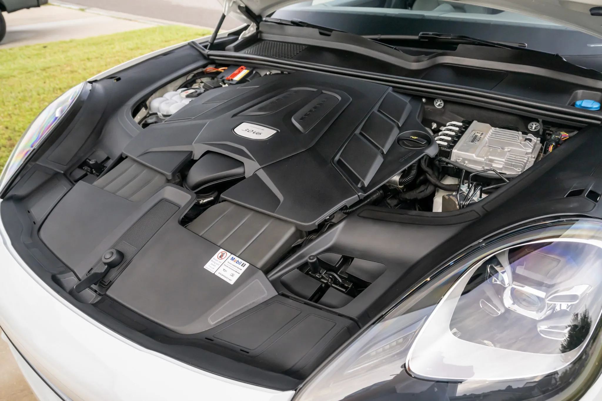 Load larger image of 2019 Porsche Cayenne - Stuttcars Classified