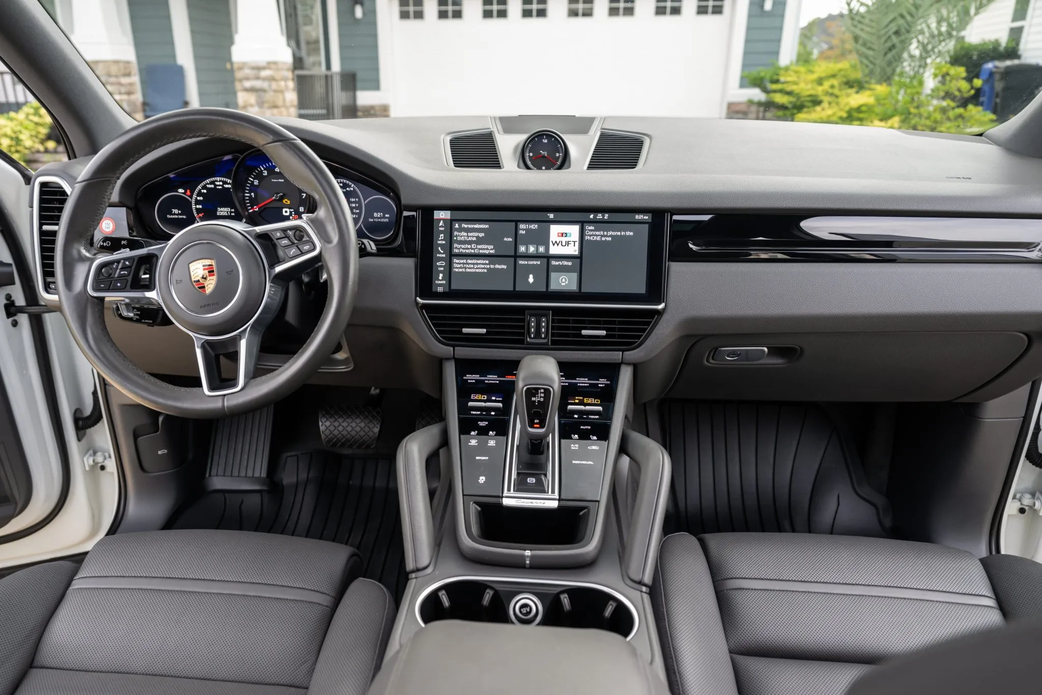Load larger image of 2019 Porsche Cayenne - Stuttcars Classified