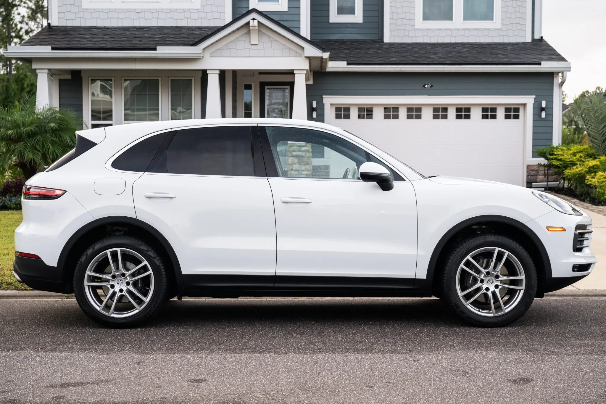 Load larger image of 2019 Porsche Cayenne - Stuttcars Classified