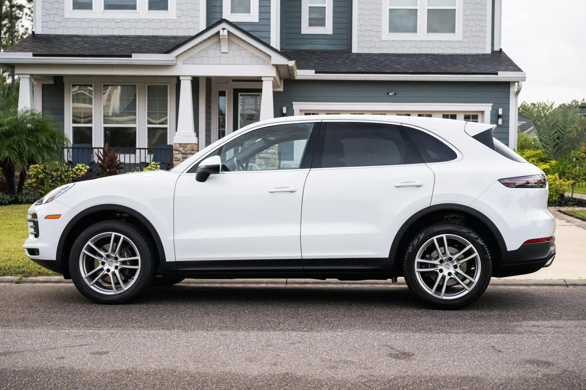 Load larger image of 2019 Porsche Cayenne - Stuttcars Classified