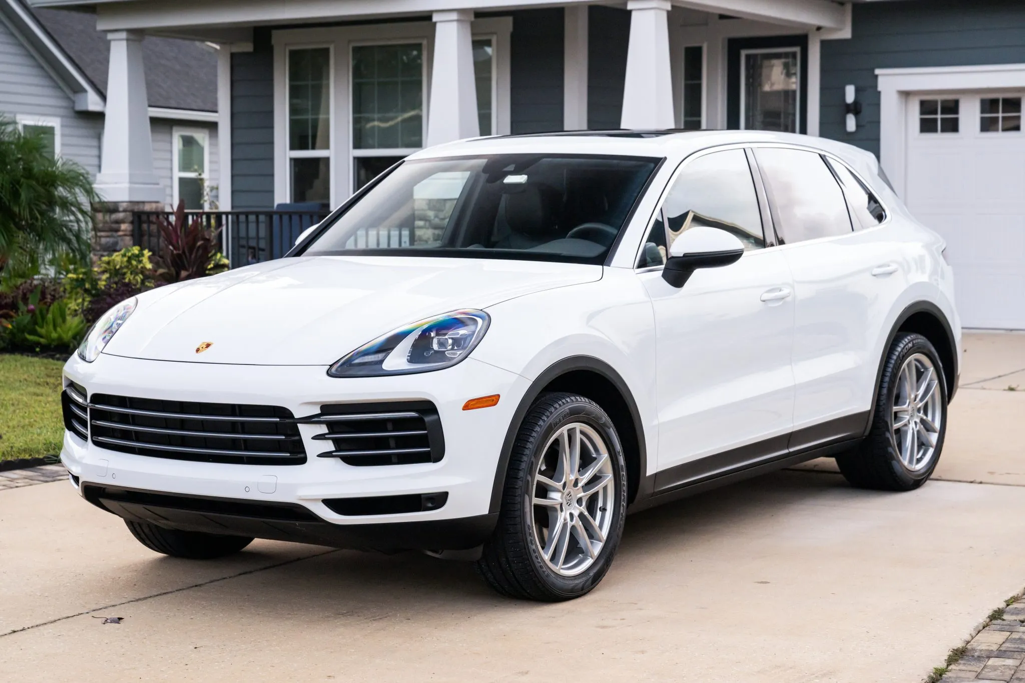 Load larger image of 2019 Porsche Cayenne - Stuttcars Classified
