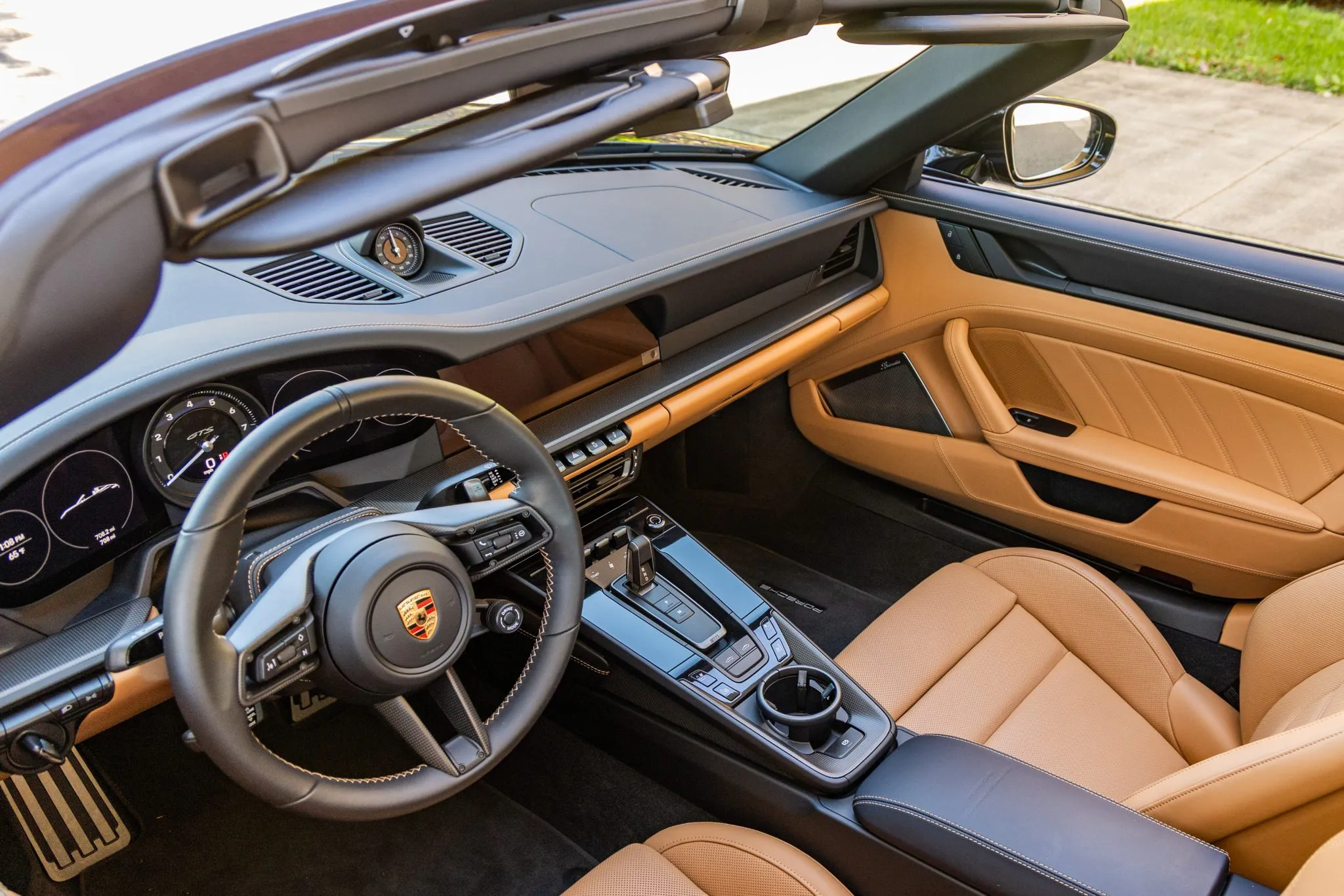 Load larger image of Amethyst Metallic 2024 Porsche 911 Targa 4 GTS - Stuttcars Classified