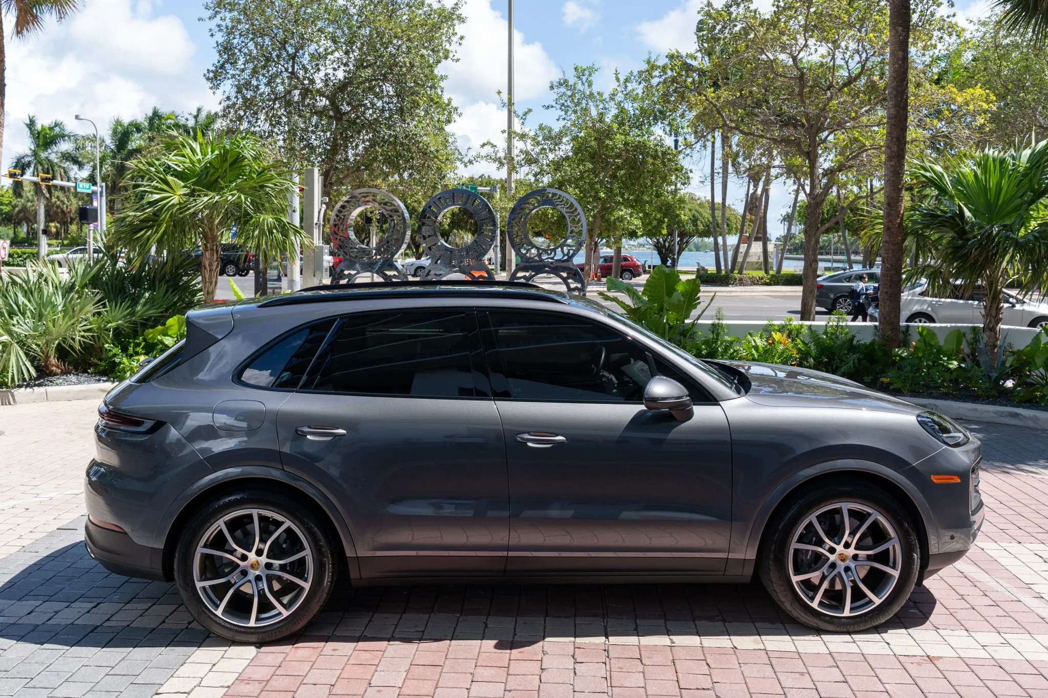 Load larger image of 2024 Porsche Cayenne - Stuttcars Classified