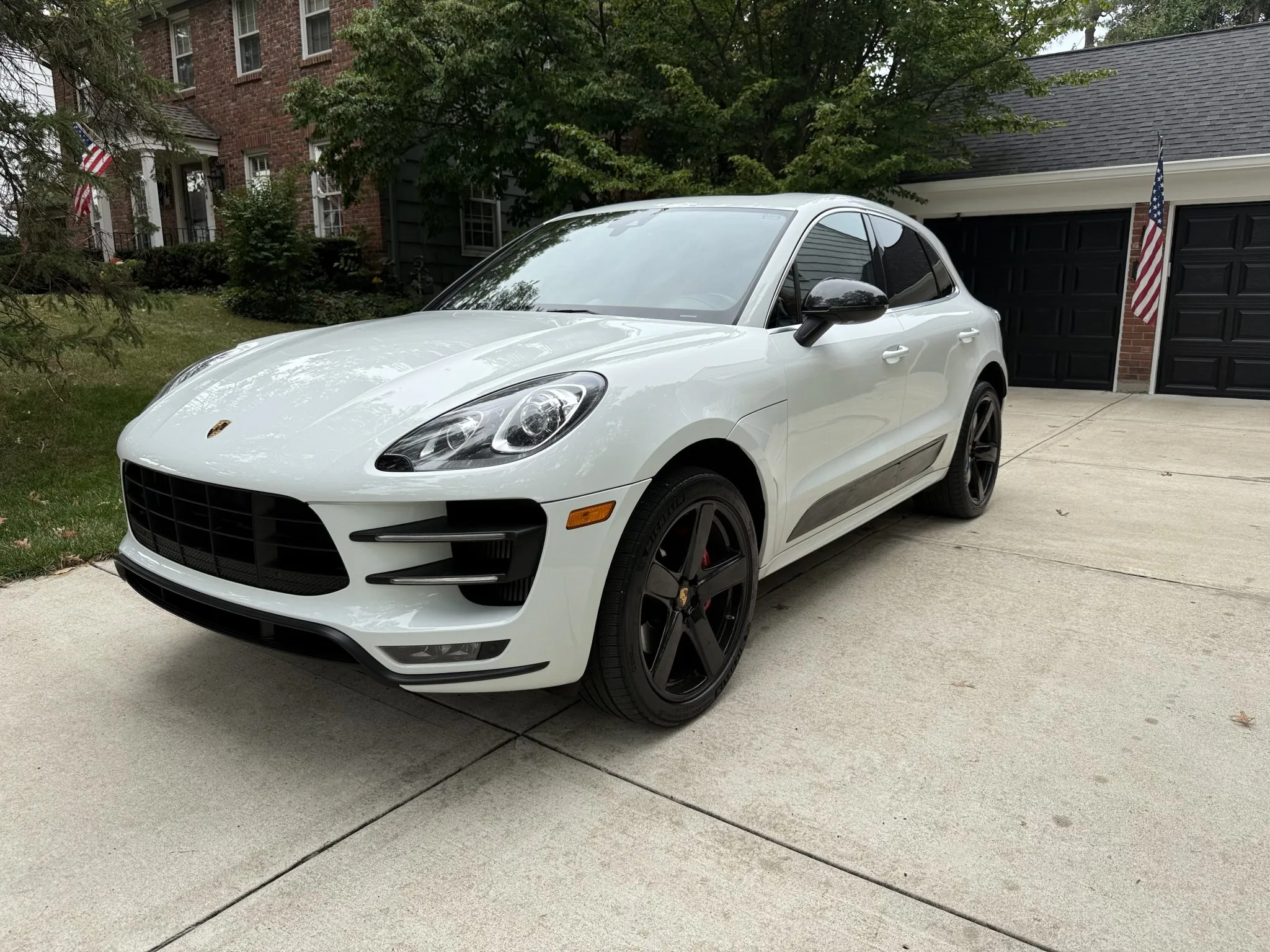 Load larger image of 2016 Porsche Macan Turbo - Stuttcars Classified