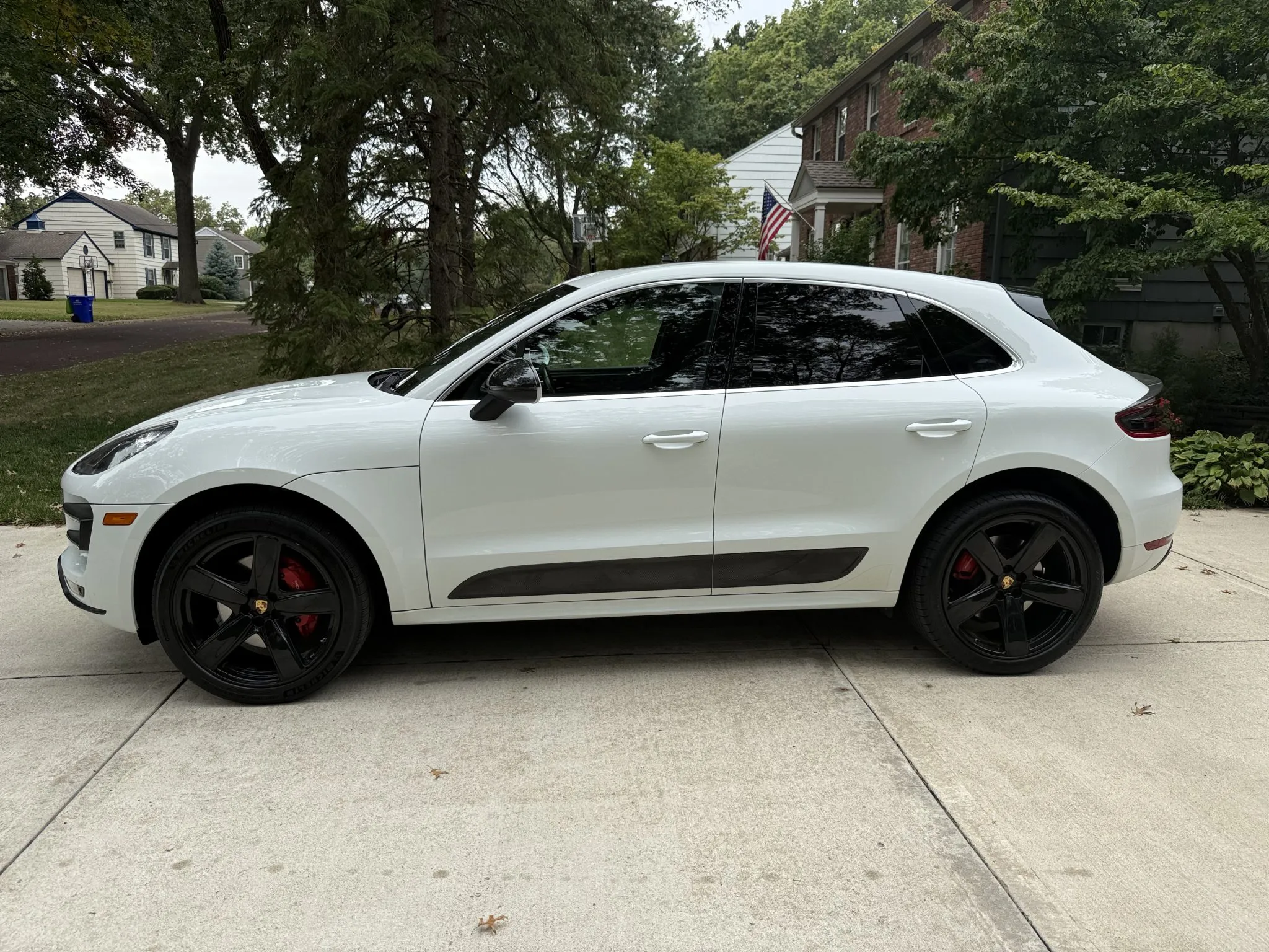 Load larger image of 2016 Porsche Macan Turbo - Stuttcars Classified