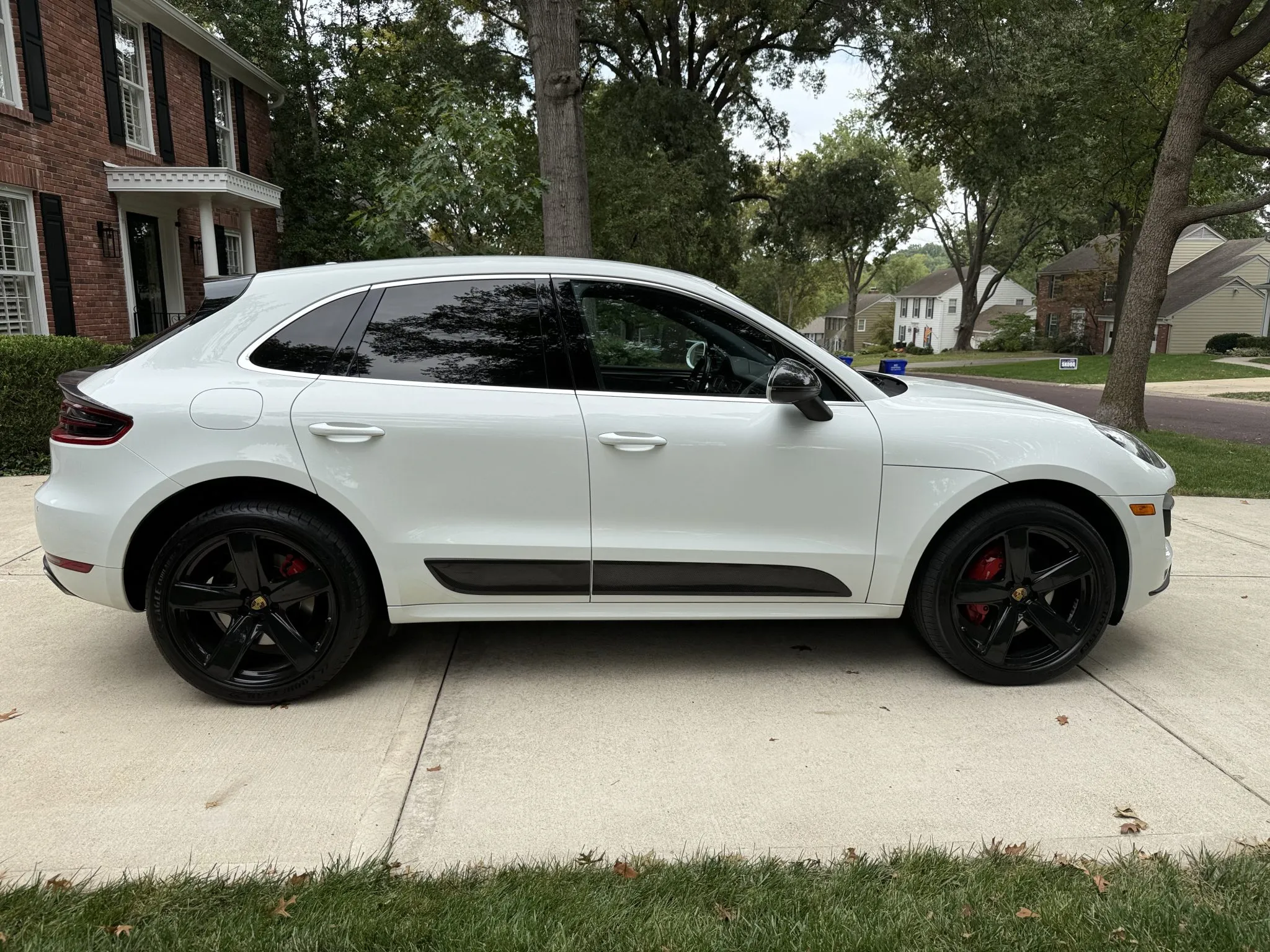 Load larger image of 2016 Porsche Macan Turbo - Stuttcars Classified