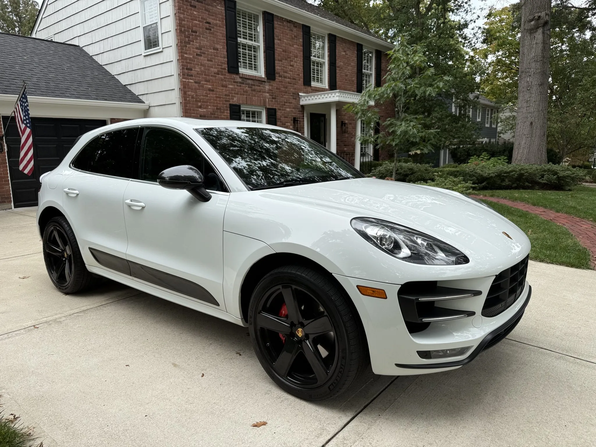 Load larger image of 2016 Porsche Macan Turbo - Stuttcars Classified