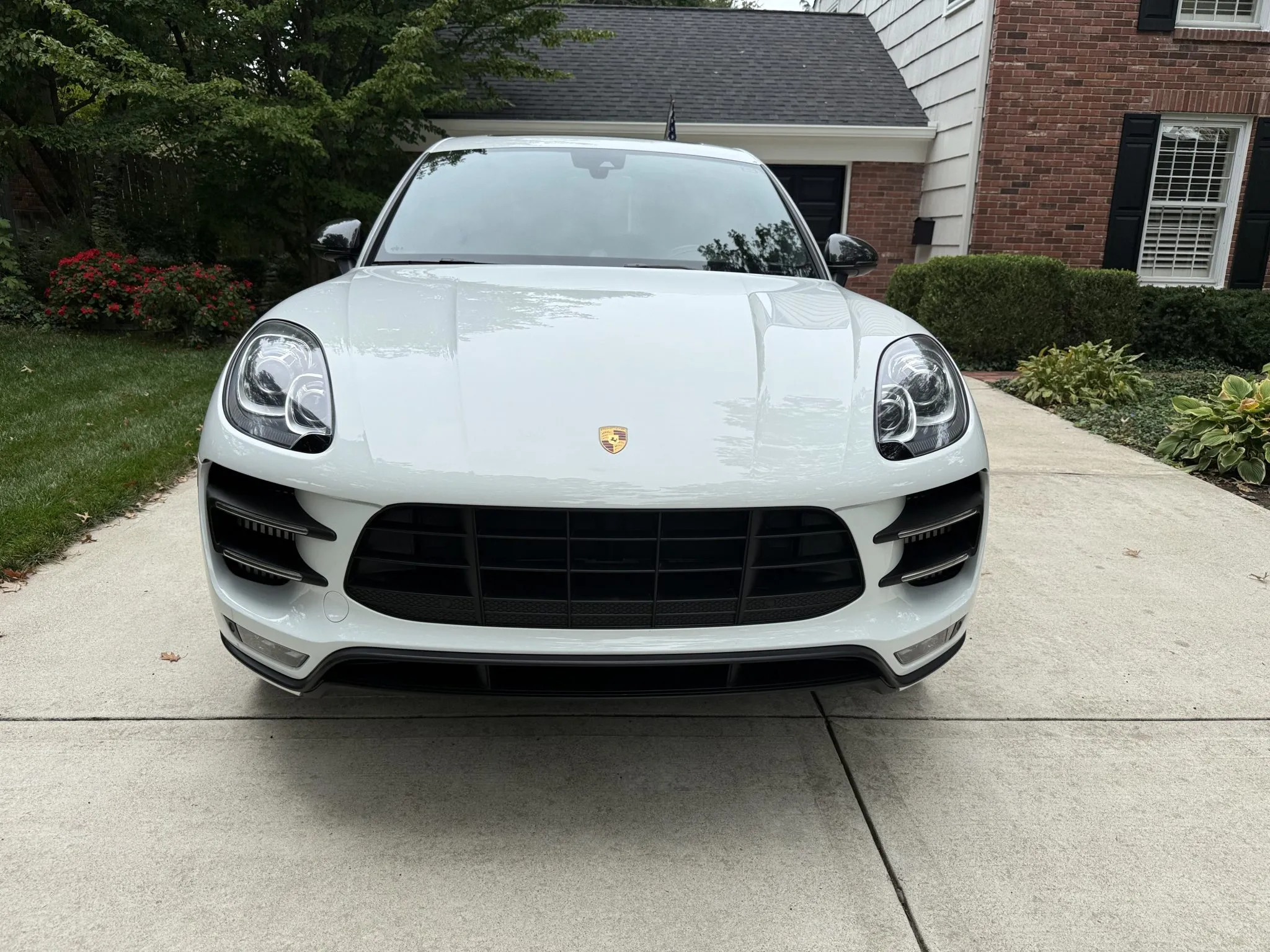 Load larger image of 2016 Porsche Macan Turbo - Stuttcars Classified