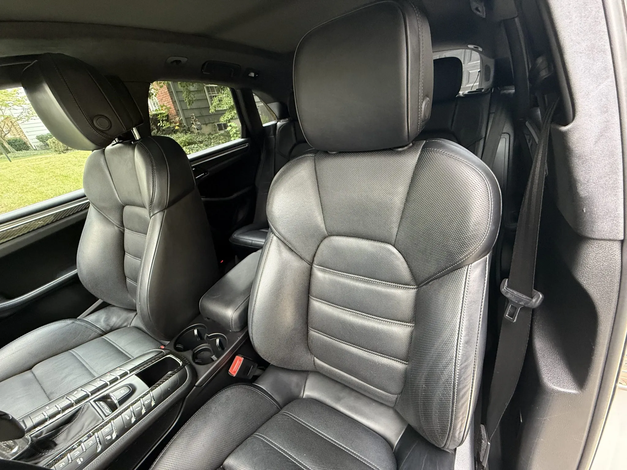 Load larger image of 2016 Porsche Macan Turbo - Stuttcars Classified