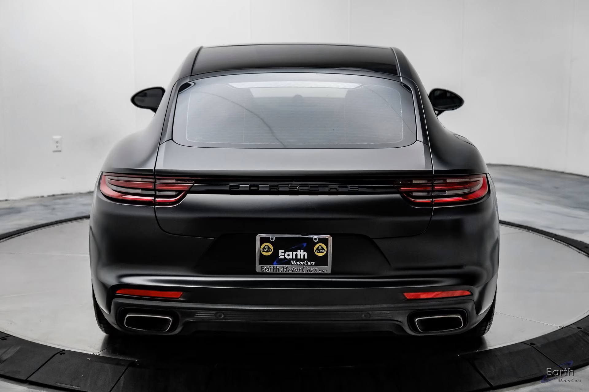 Load larger image of 2018 Porsche Panamera - Stuttcars Classified