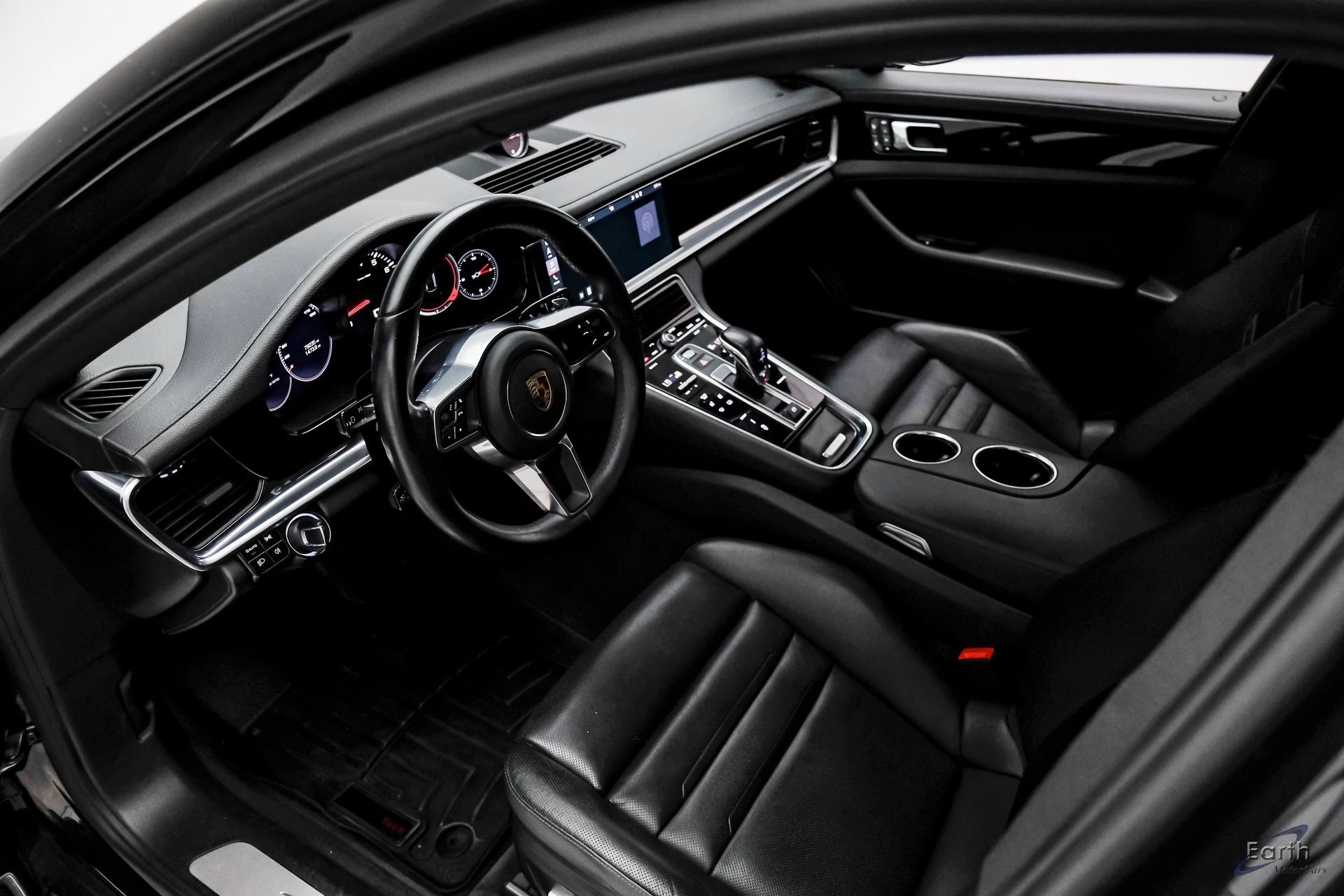 Load larger image of 2018 Porsche Panamera - Stuttcars Classified