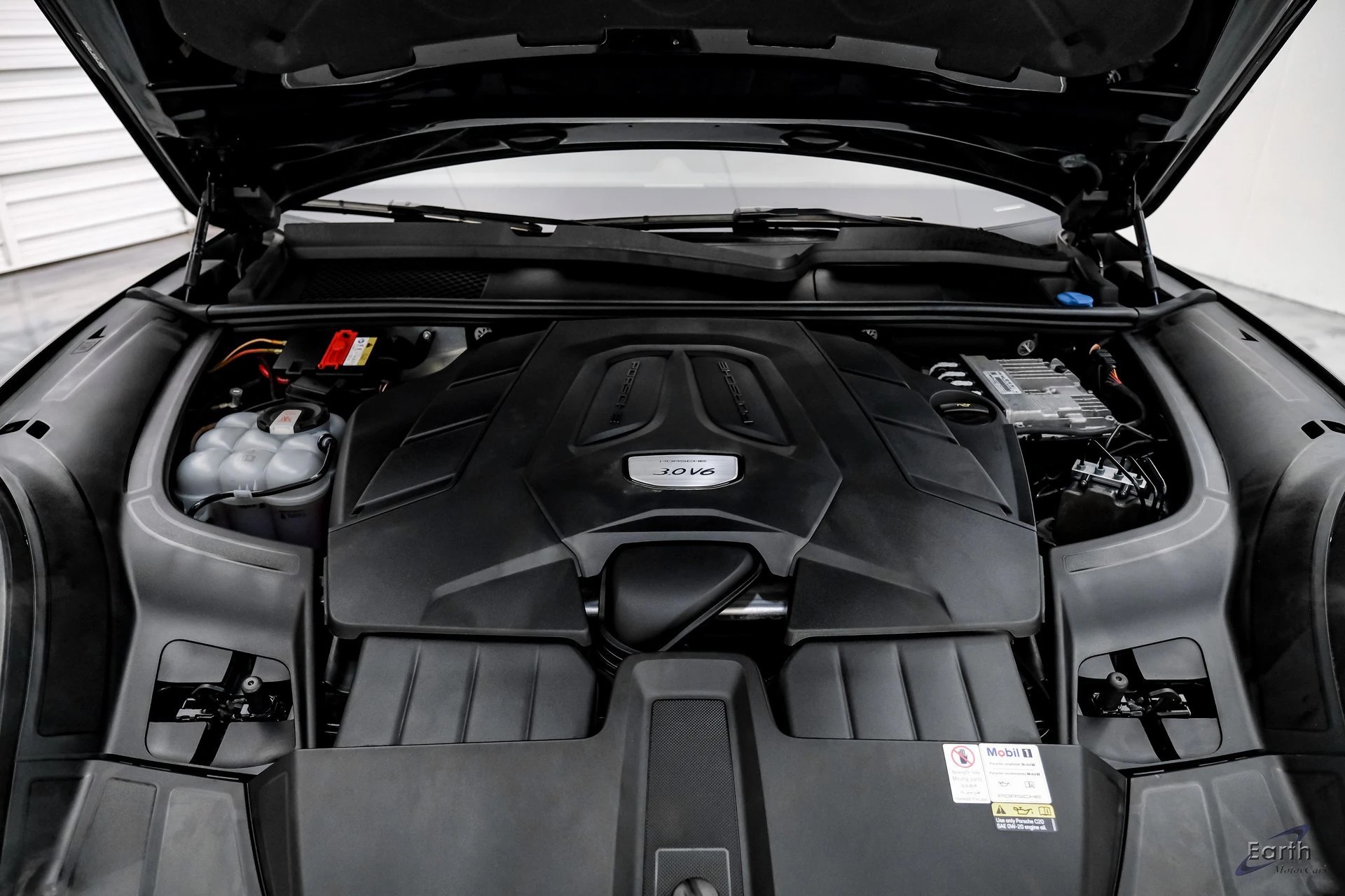 Load larger image of 2022 Porsche Cayenne - Stuttcars Classified