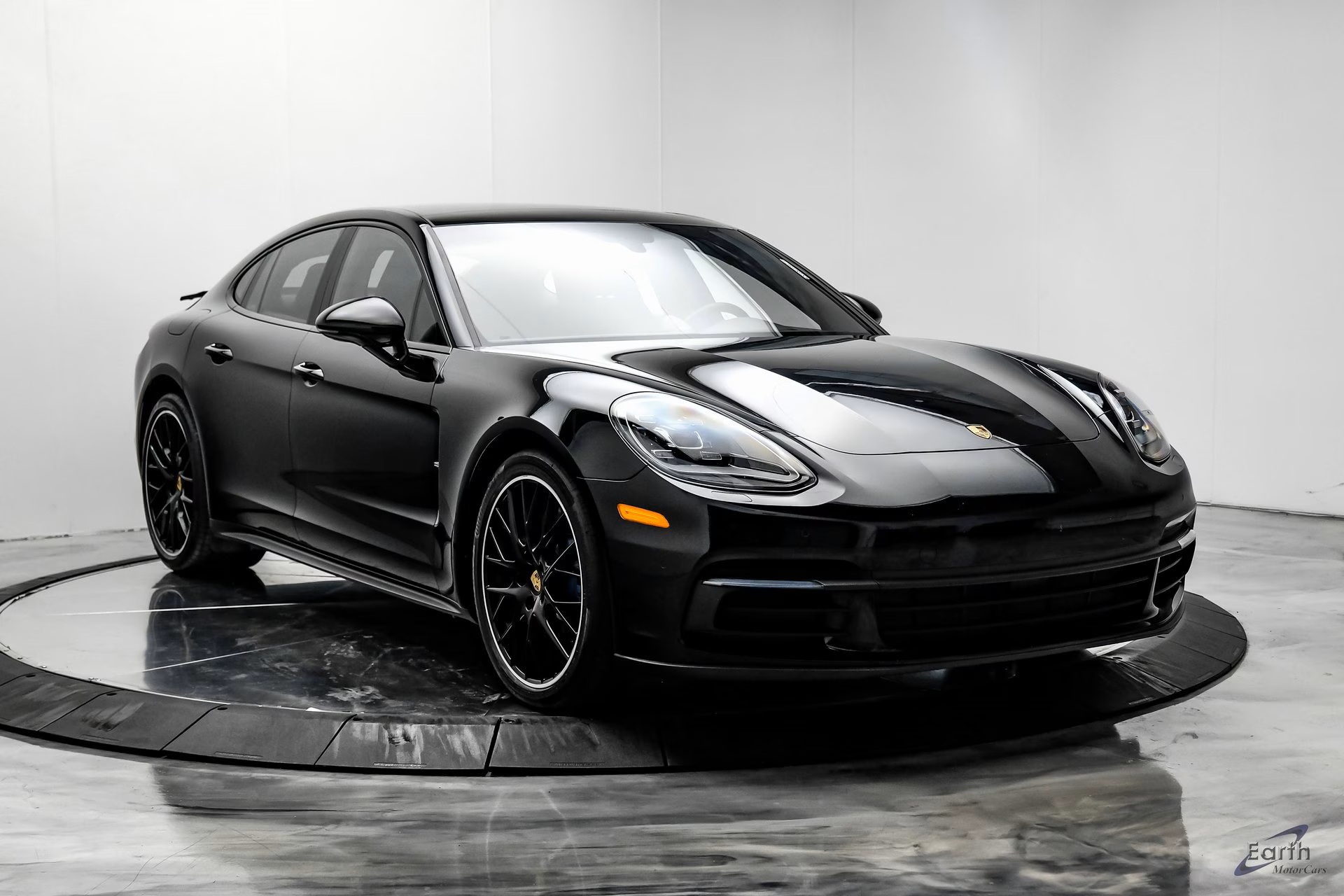 Load larger image of 2019 Porsche Panamera - Stuttcars Classified