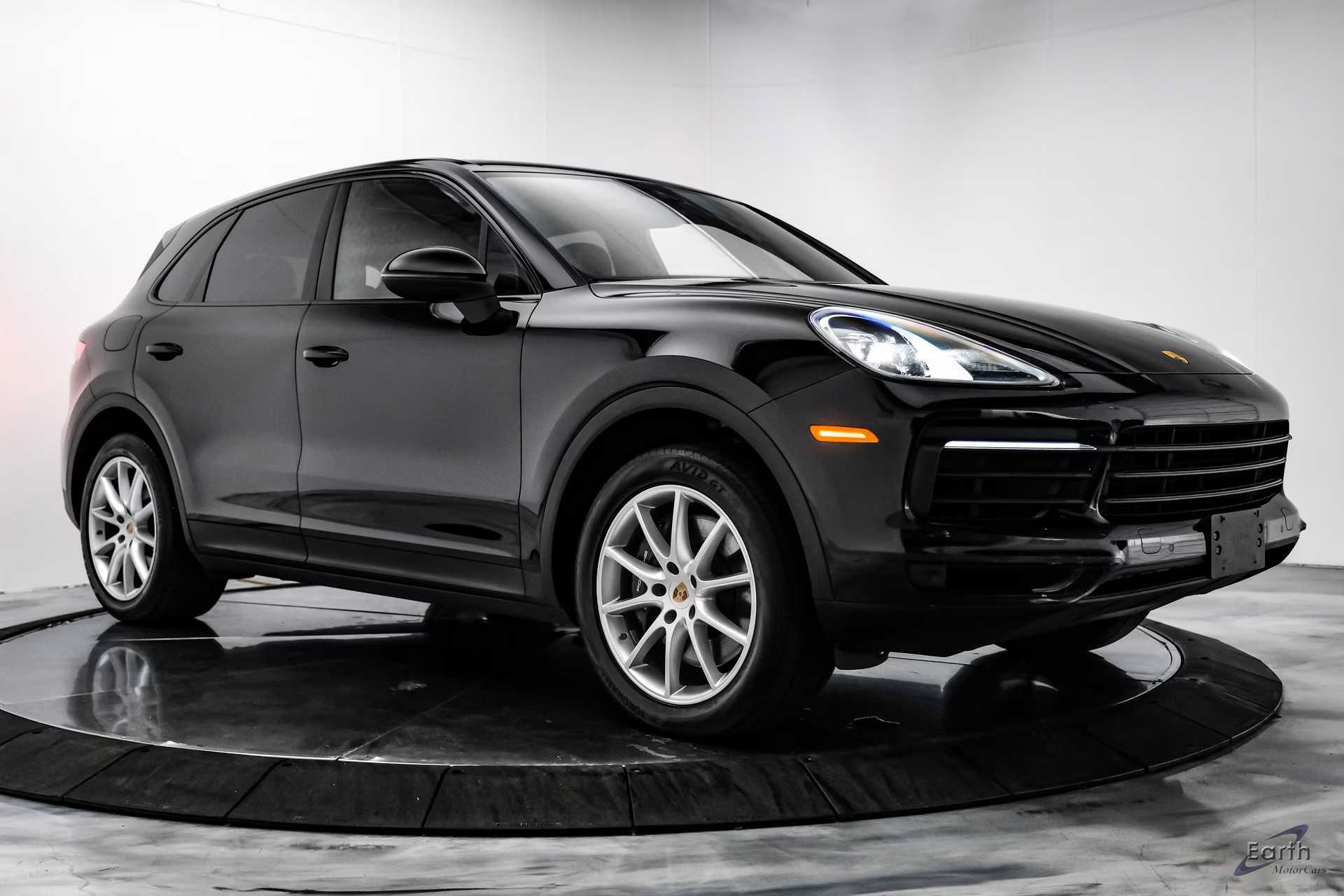 Load larger image of 2022 Porsche Cayenne - Stuttcars Classified