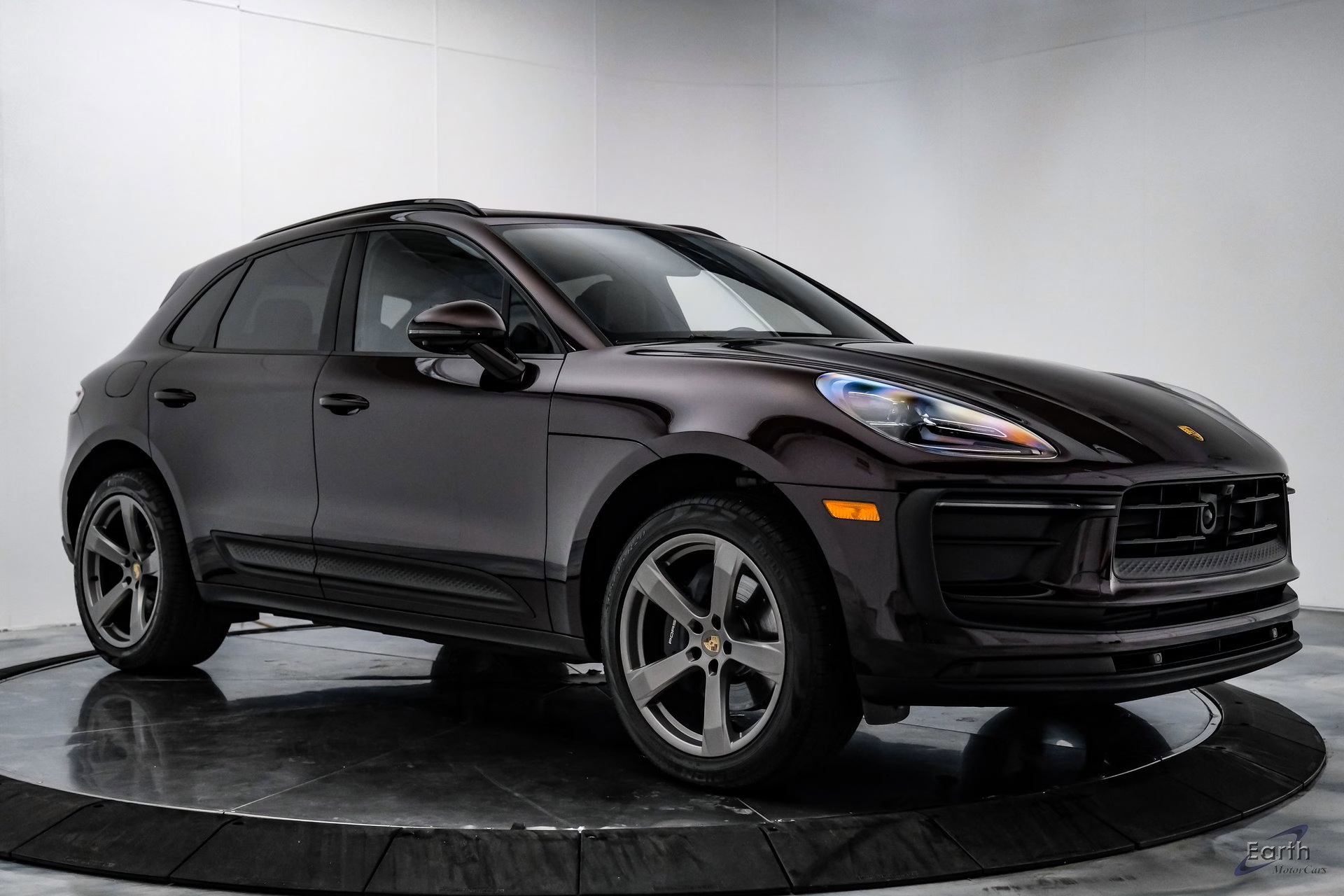 Load larger image of 2024 Porsche Macan - Stuttcars Classified