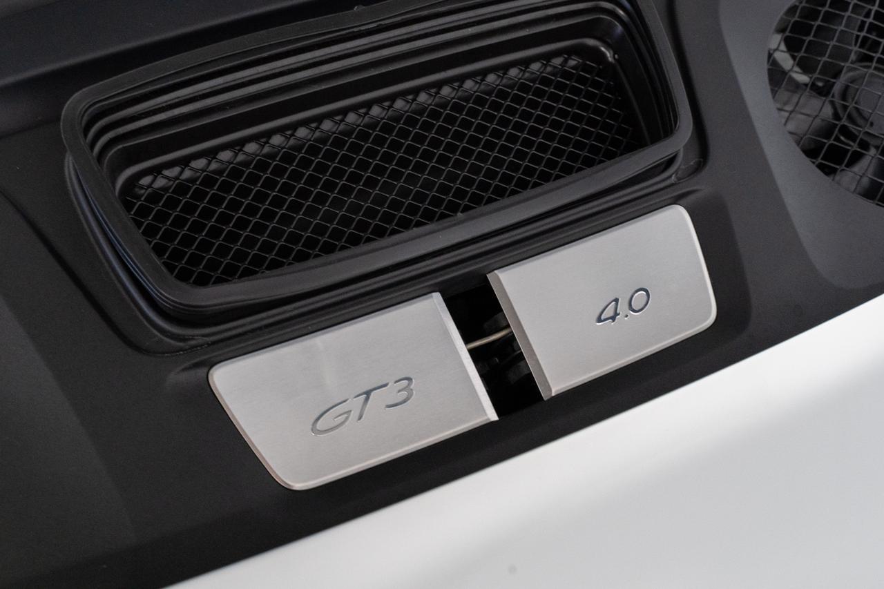 Load larger image of 2018 Porsche GT3 Touring - Stuttcars Classified