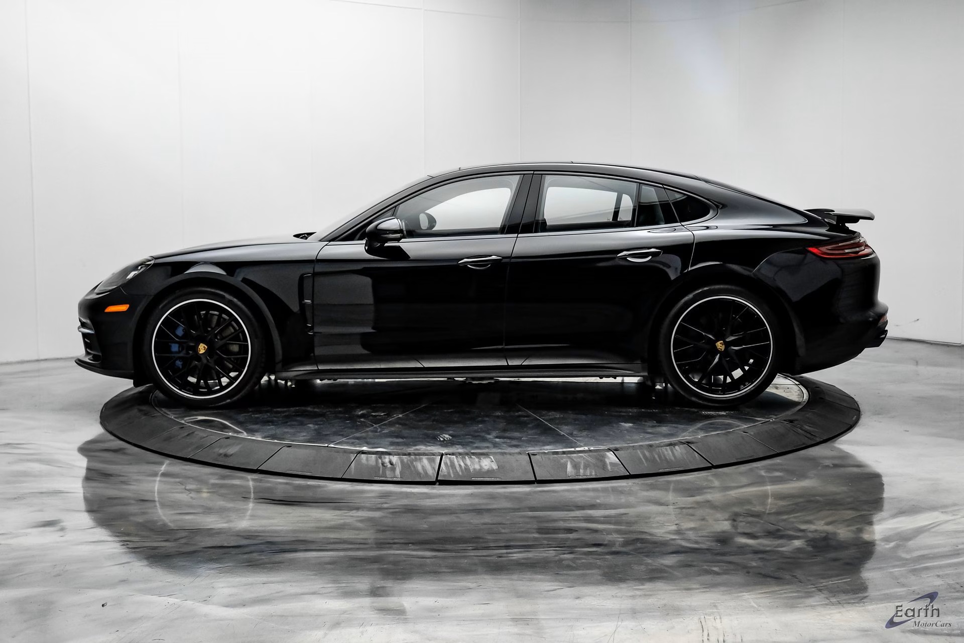 Load larger image of 2019 Porsche Panamera - Stuttcars Classified