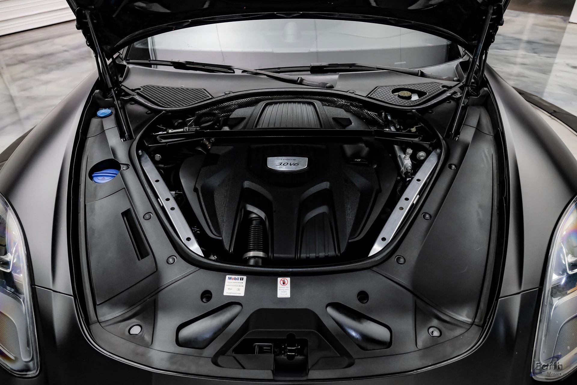 Load larger image of 2018 Porsche Panamera - Stuttcars Classified