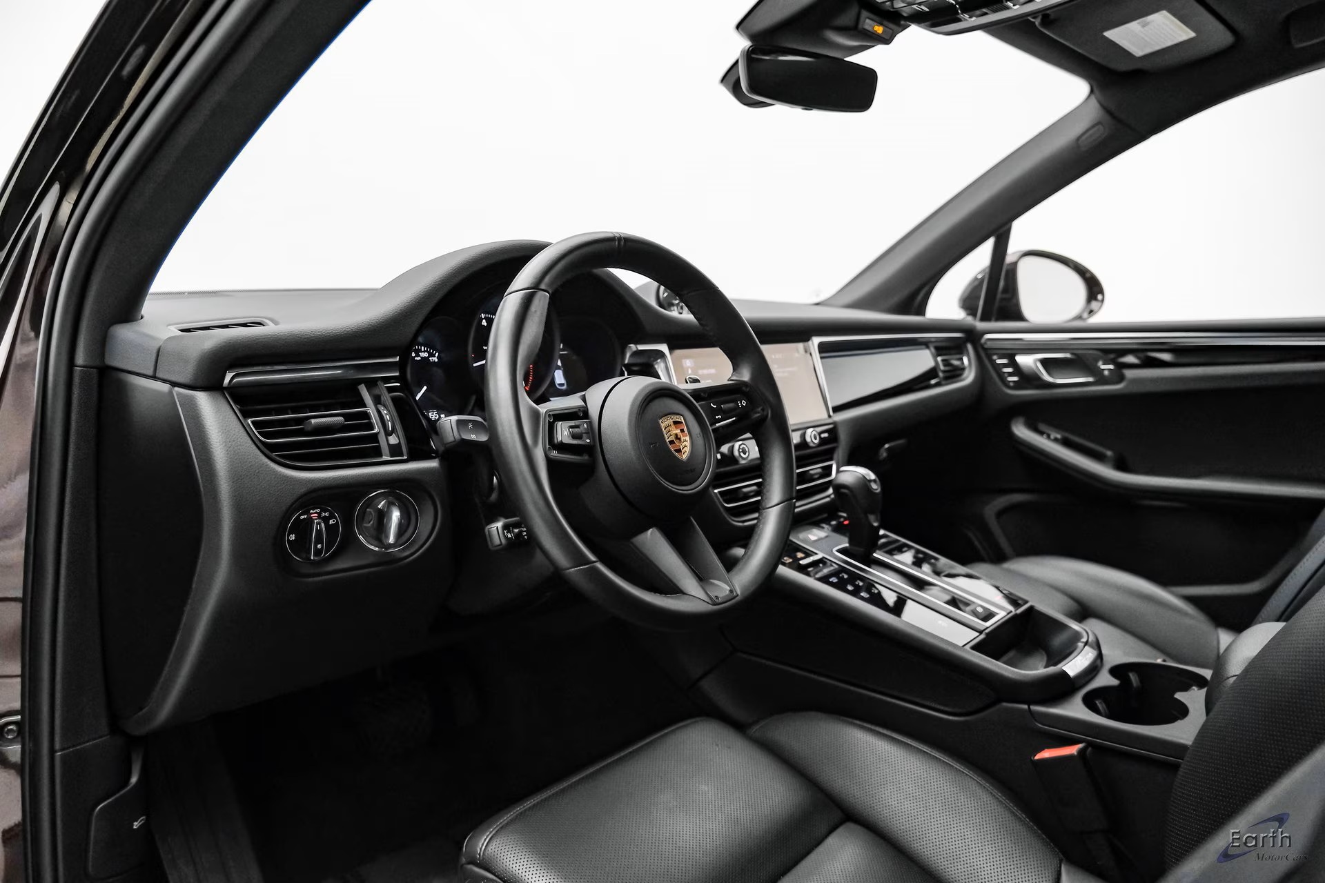 Load larger image of 2024 Porsche Macan - Stuttcars Classified