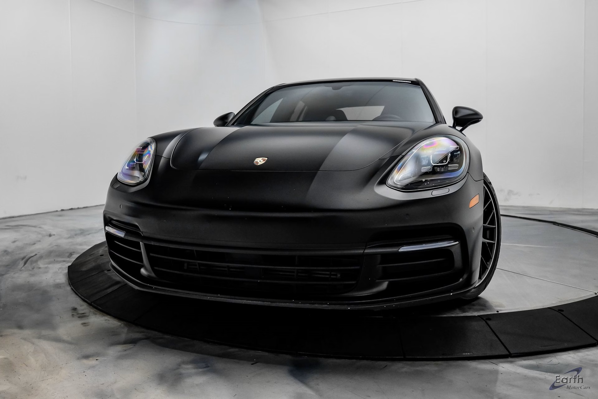 Load larger image of 2018 Porsche Panamera - Stuttcars Classified