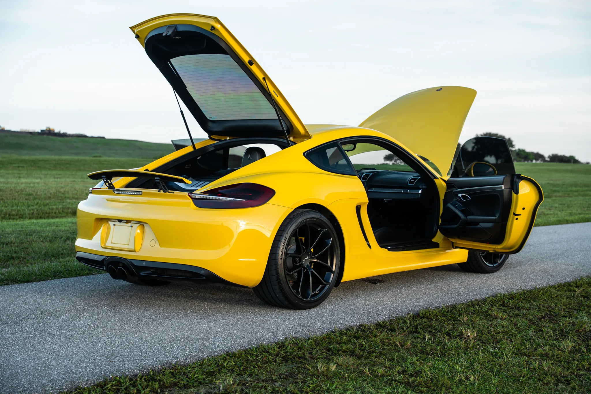 Load larger image of 2014 Porsche Cayman S - Stuttcars Classified