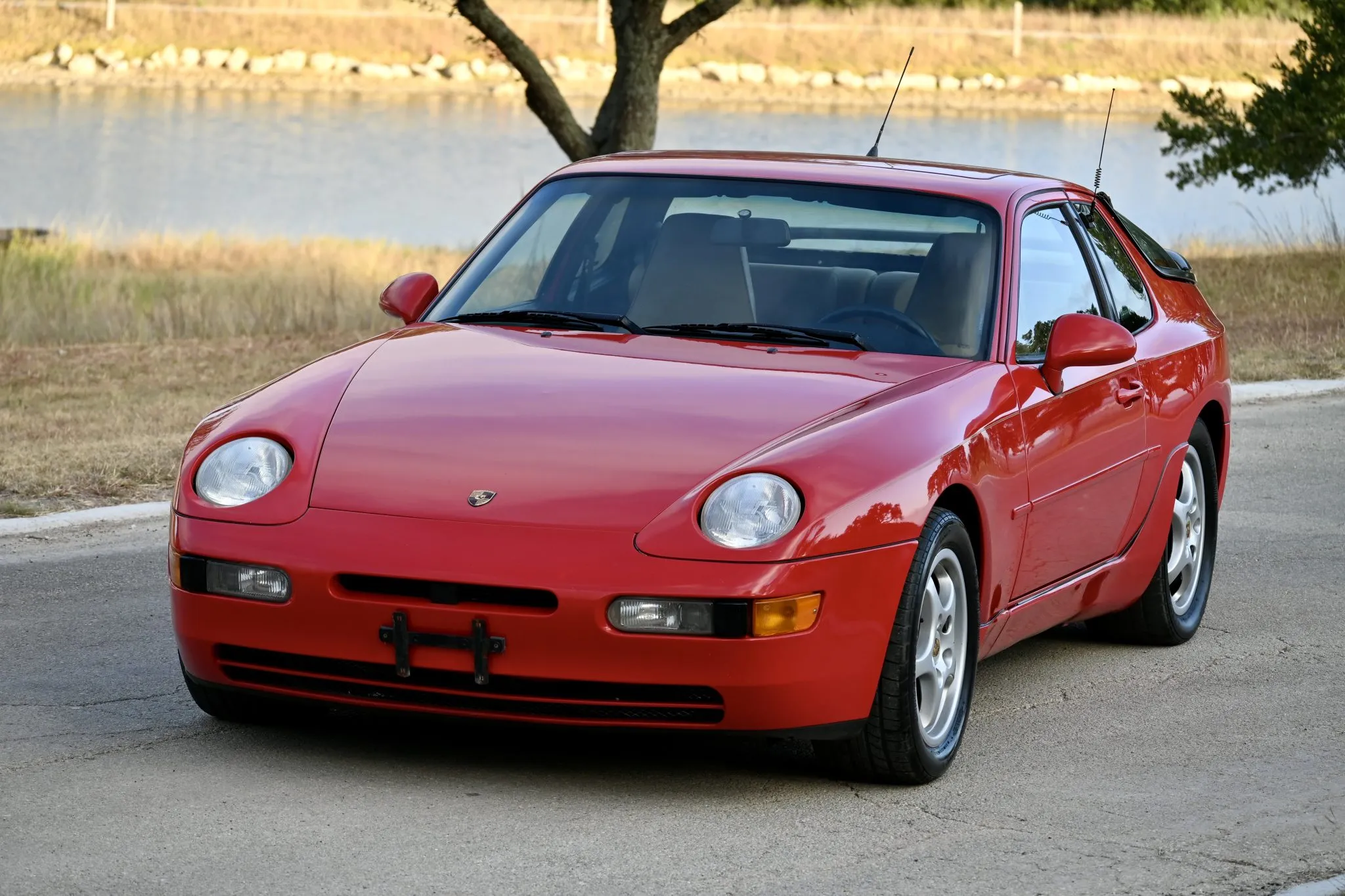 Load larger image of 1992 Porsche 968 Coupe - Stuttcars Classified