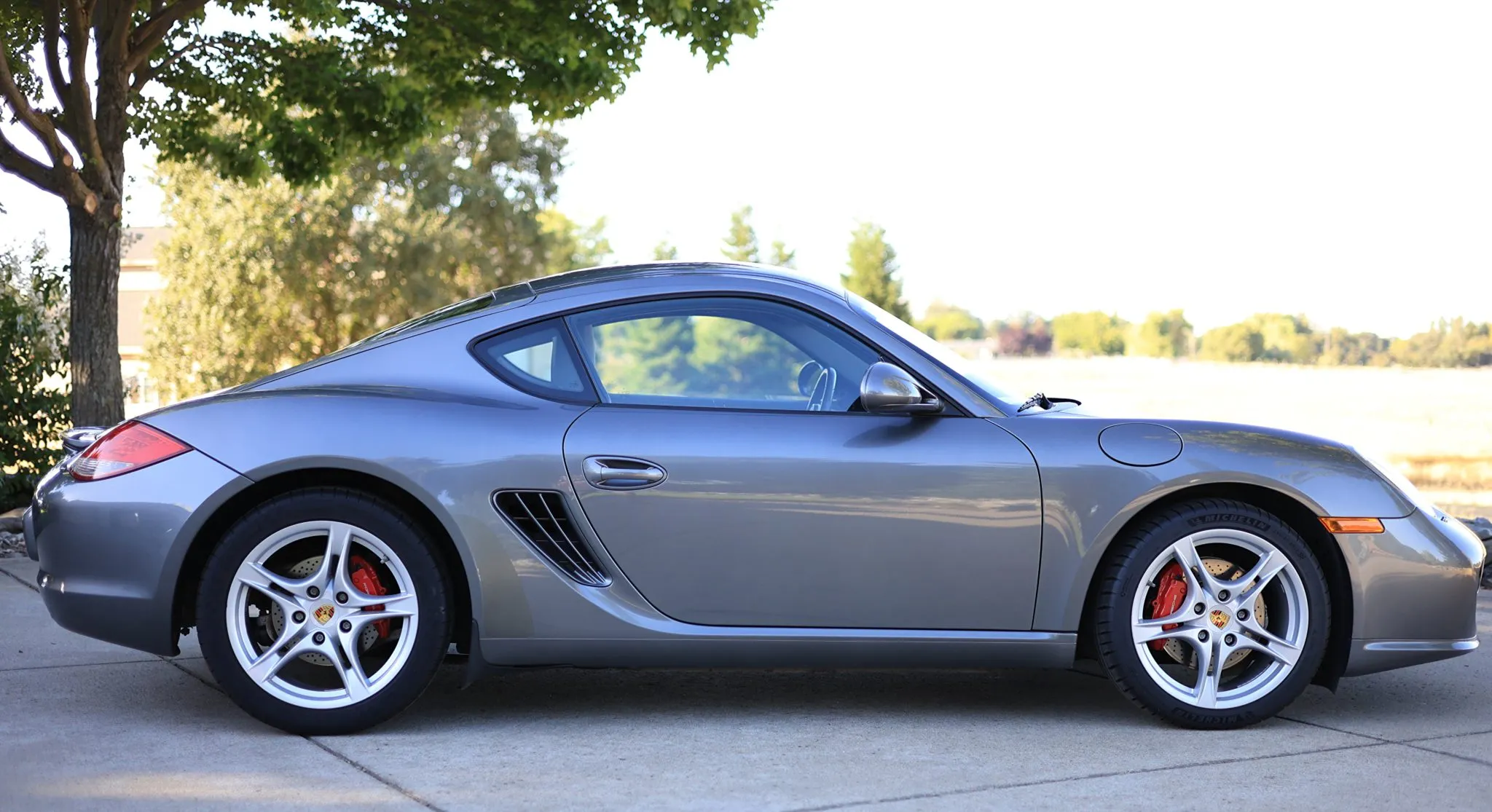 Load larger image of 2010 Porsche Cayman S - Stuttcars Classified
