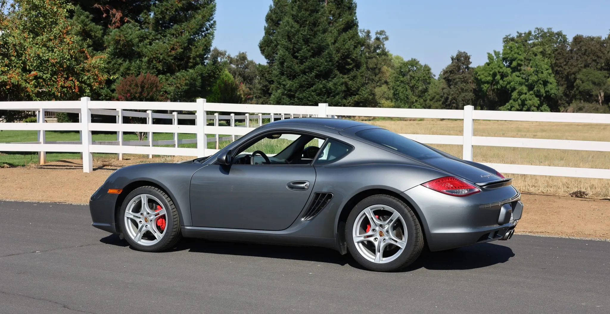 Load larger image of 2010 Porsche Cayman S - Stuttcars Classified