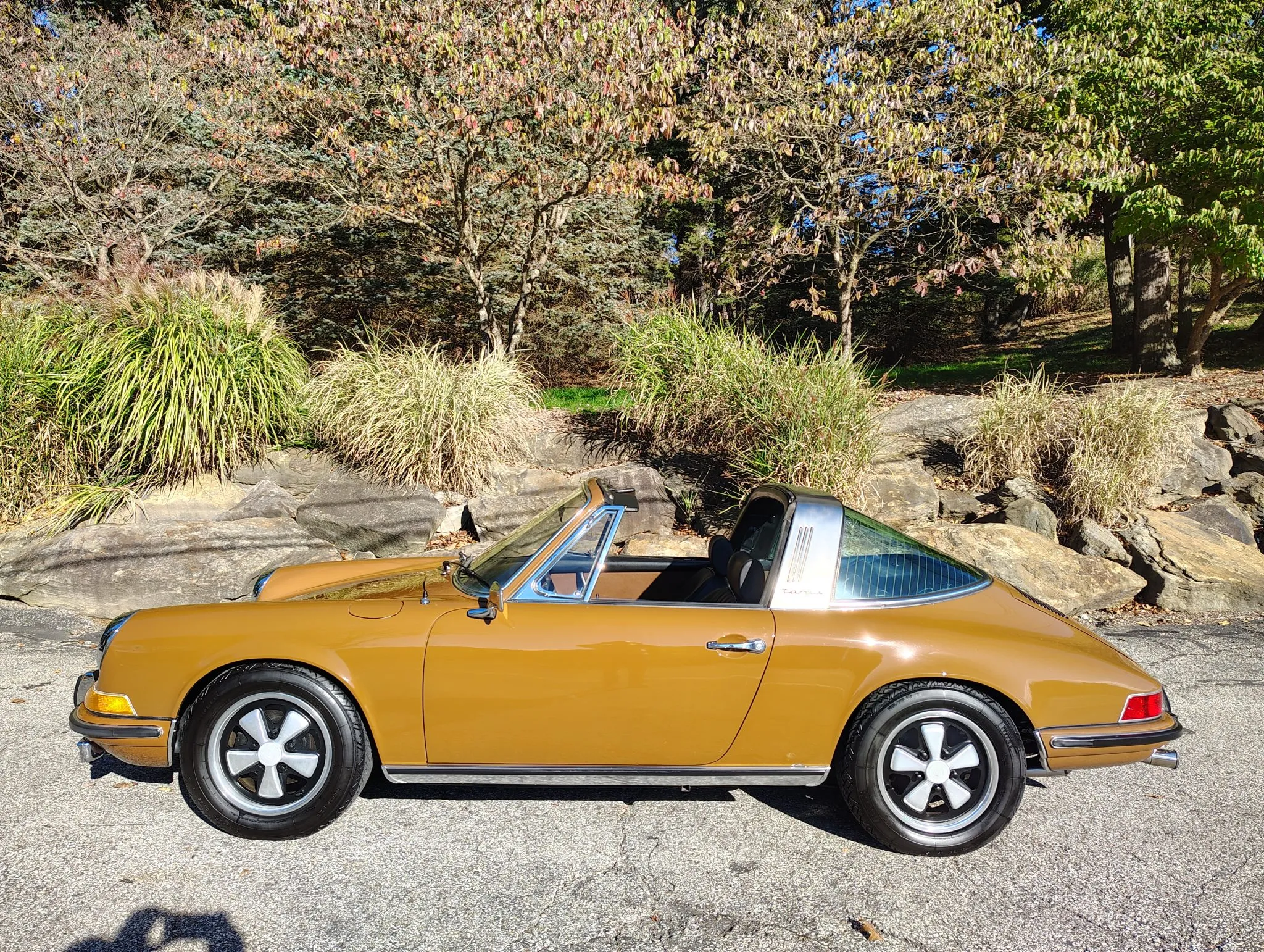 Load larger image of 1972 Porsche 911T Targa - Stuttcars Classified