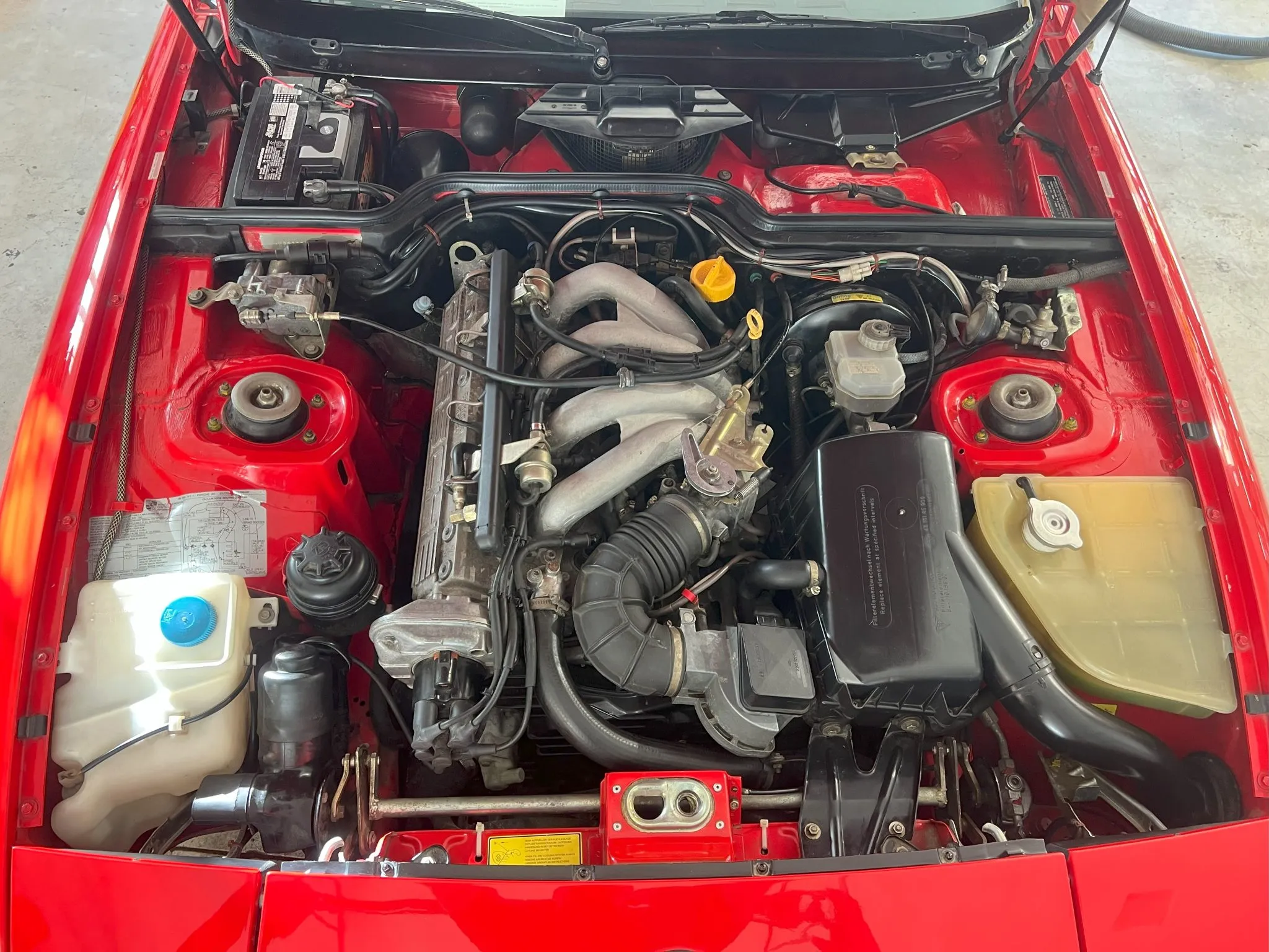 Load larger image of 1988 Porsche 924S - Stuttcars Classified