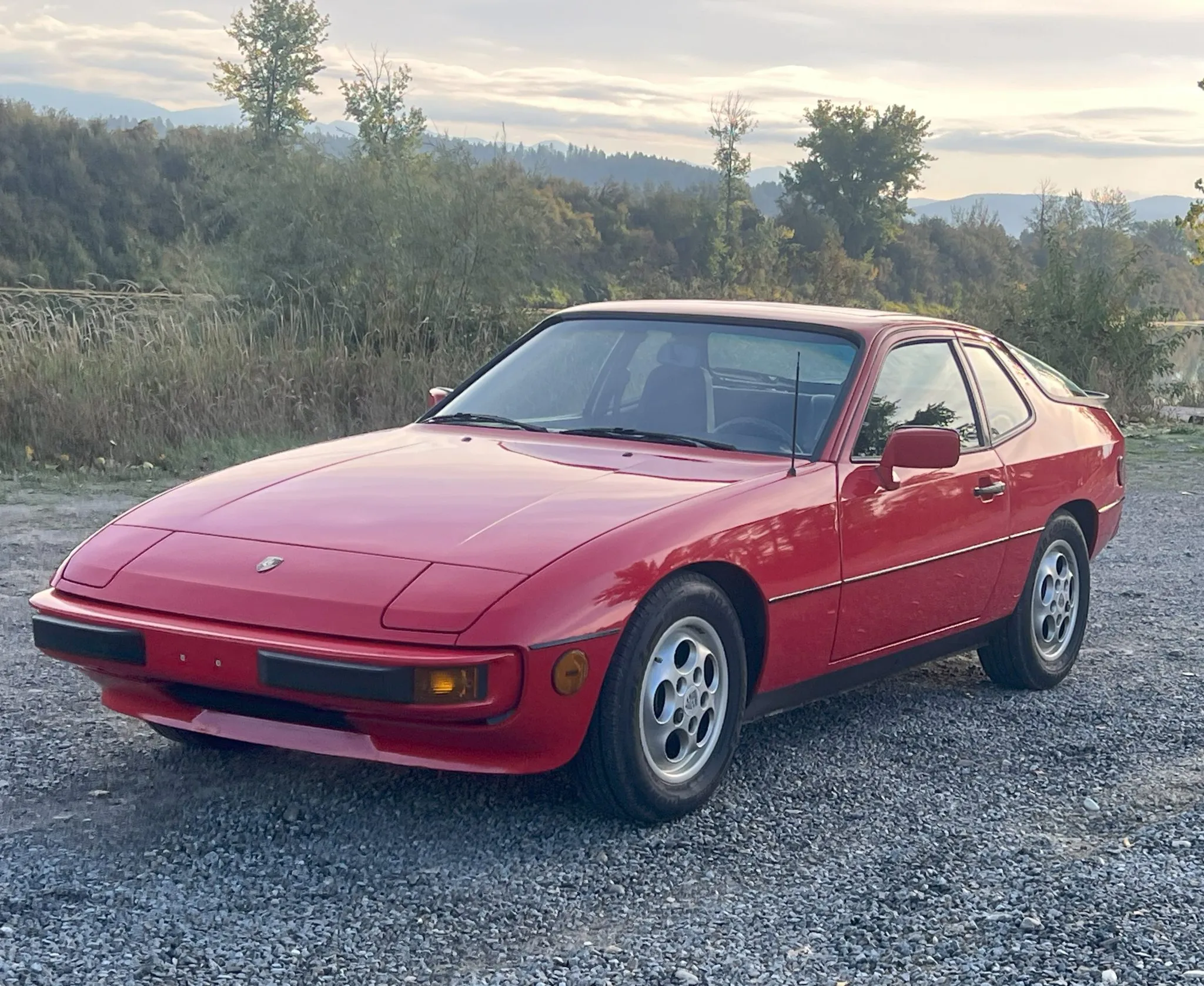 Load larger image of 1988 Porsche 924S - Stuttcars Classified