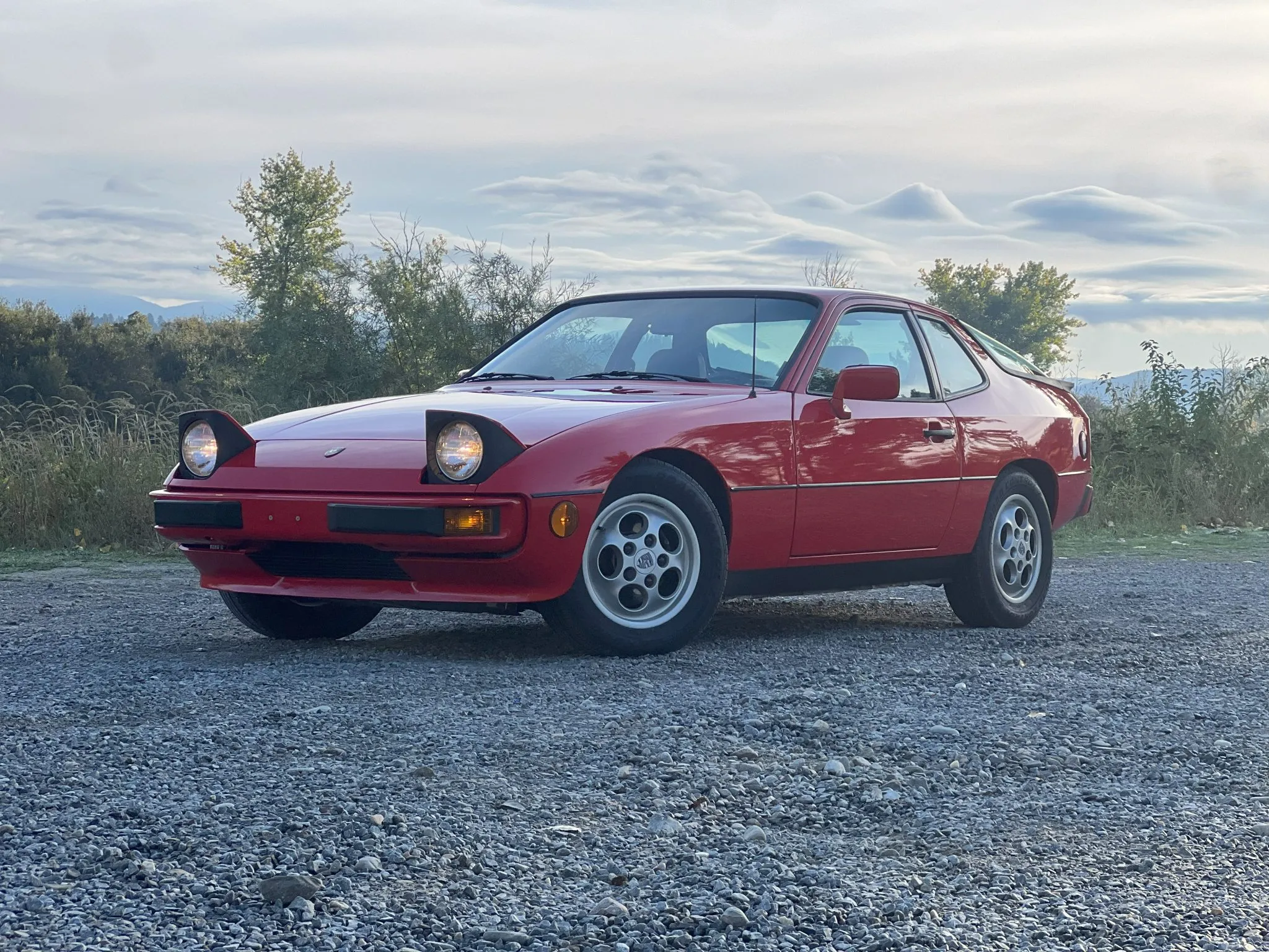 Load larger image of 1988 Porsche 924S - Stuttcars Classified