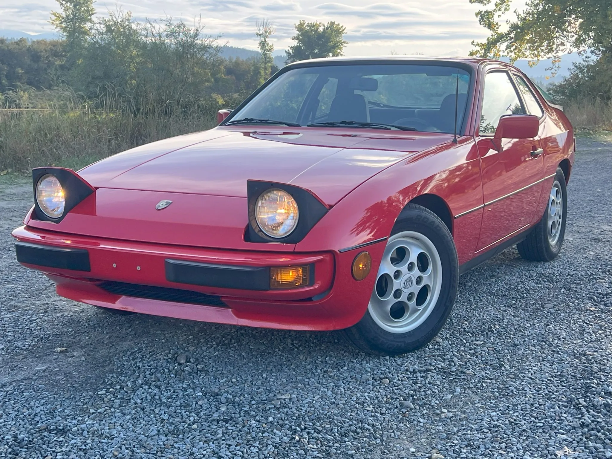 Load larger image of 1988 Porsche 924S - Stuttcars Classified