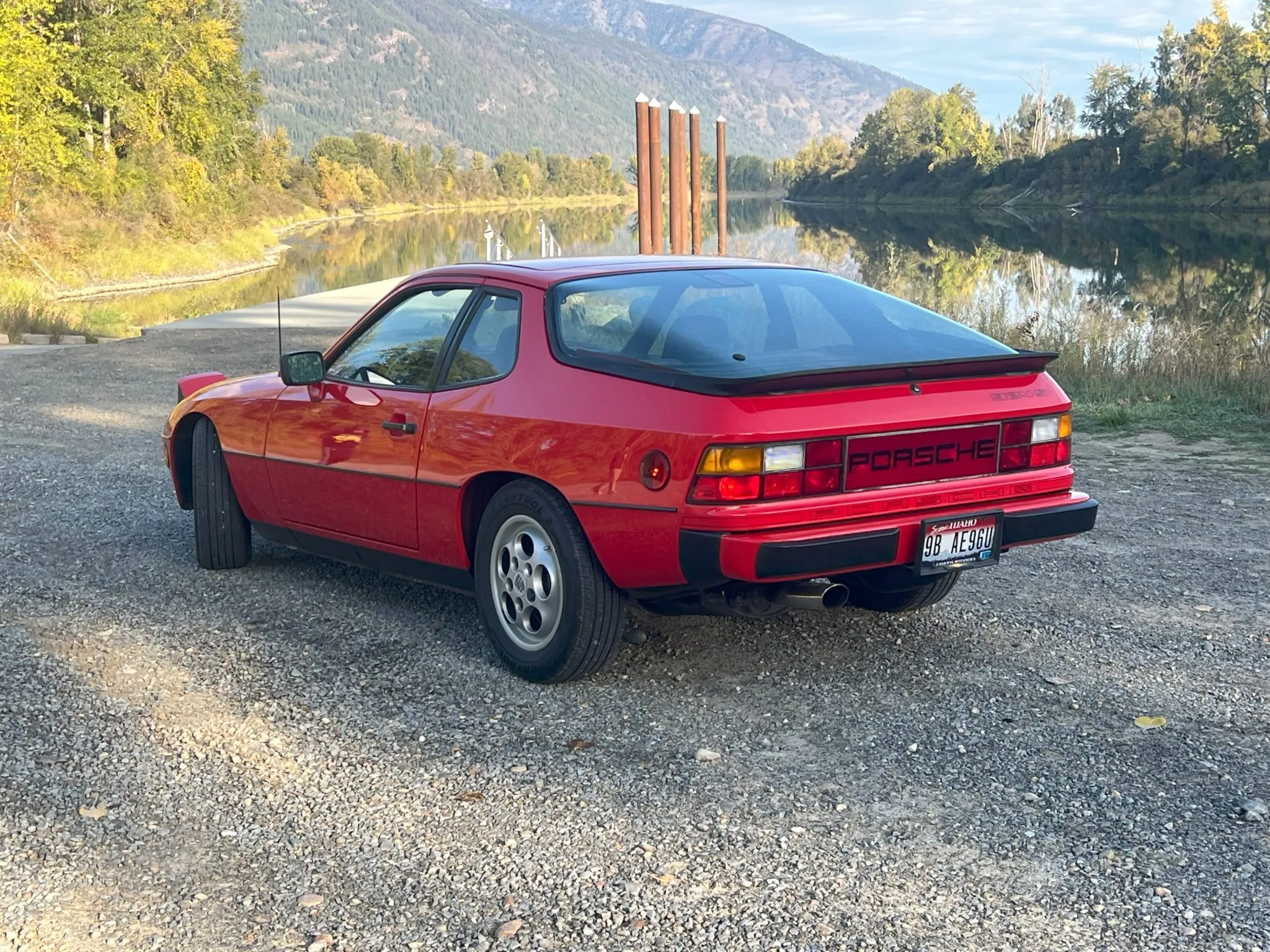 Load larger image of 1988 Porsche 924S - Stuttcars Classified