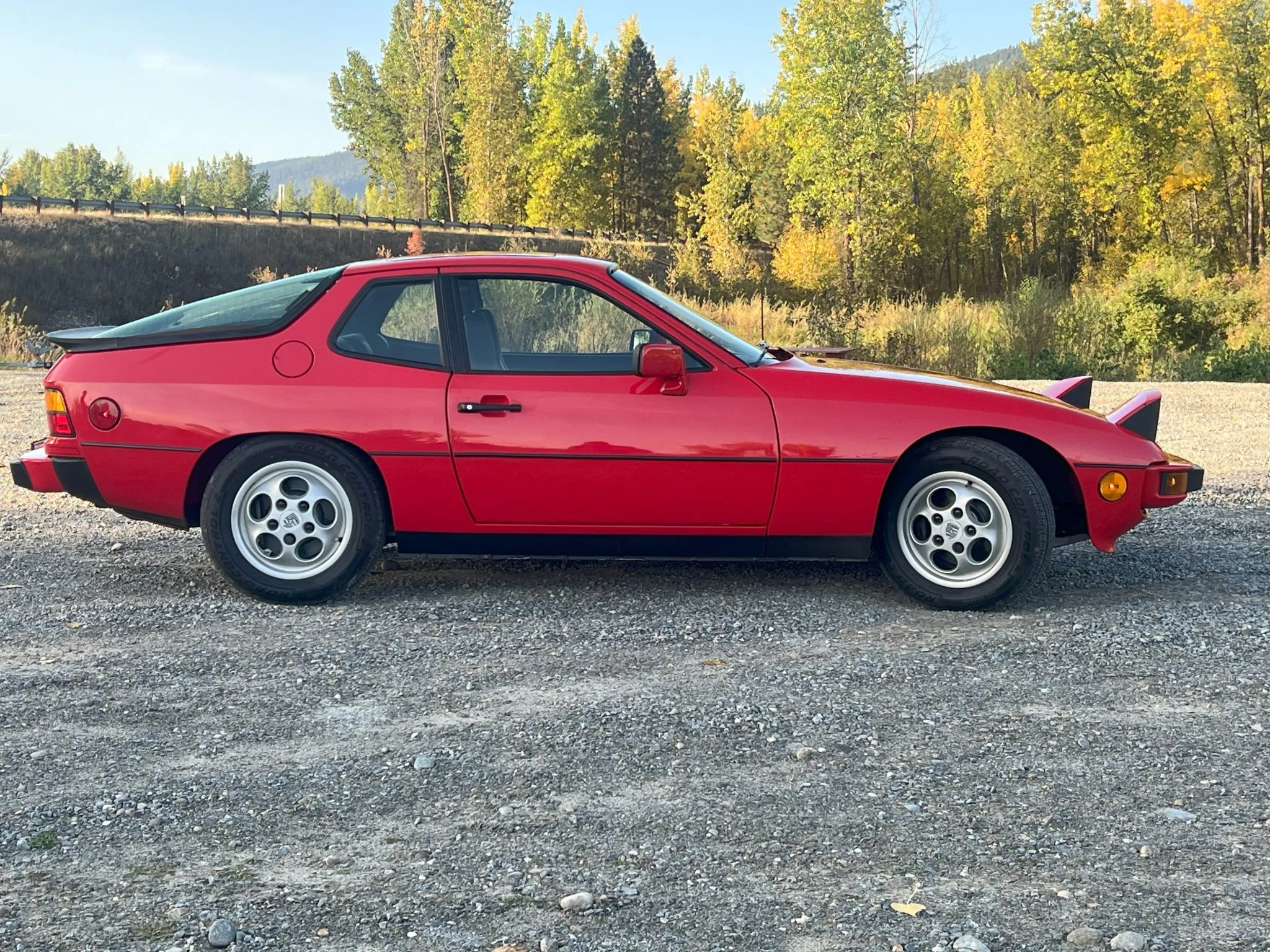 Load larger image of 1988 Porsche 924S - Stuttcars Classified