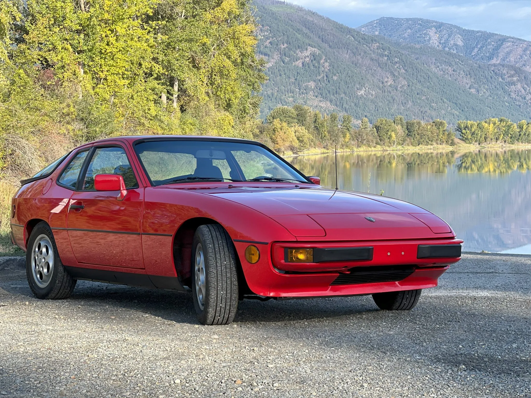 Load larger image of 1988 Porsche 924S - Stuttcars Classified