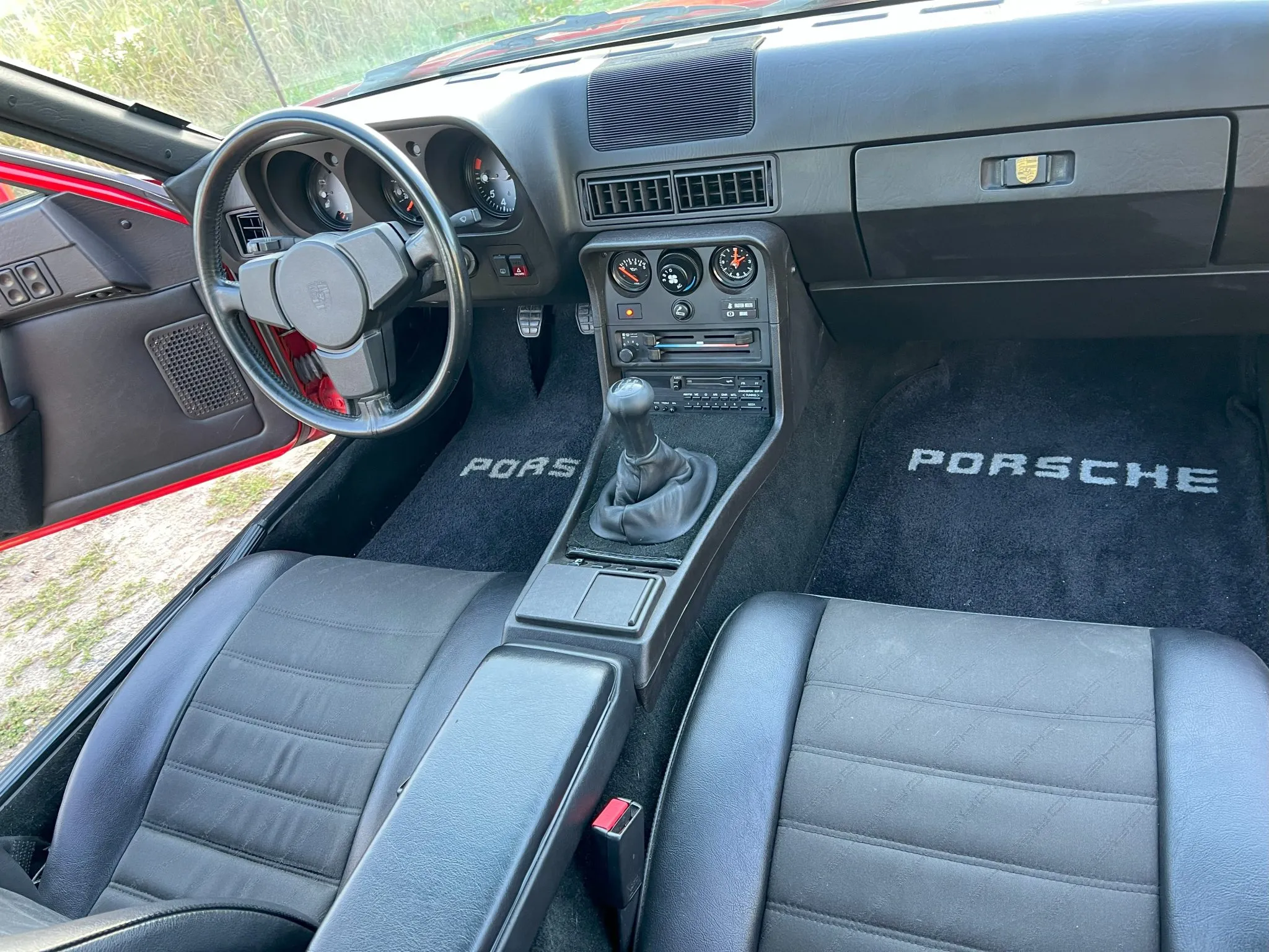 Load larger image of 1988 Porsche 924S - Stuttcars Classified